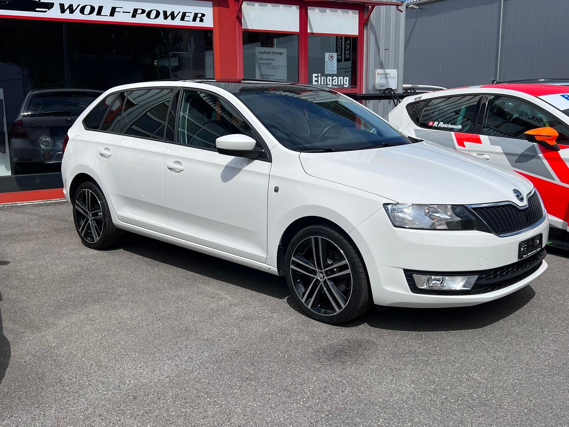 SKODA Rapid Spaceback 1.4 TSI Elegance DSG-showroom-element-1