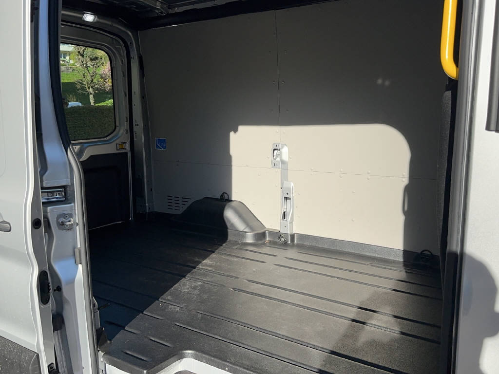 FORD E-Transit Van 350 L2H2 67kWh Trend-image-13
