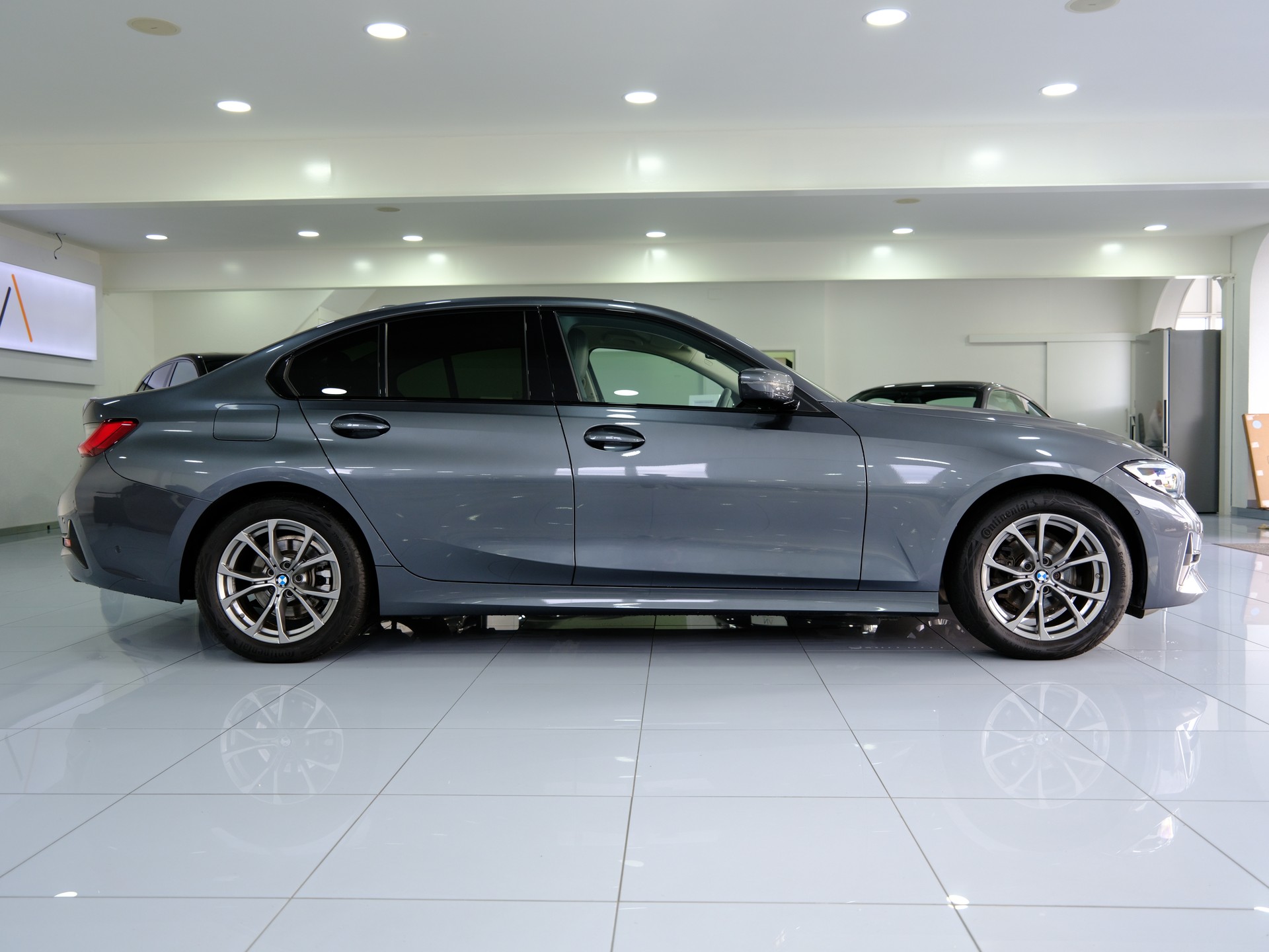 BMW 318d Steptronic Sport Line-showroom-element-2
