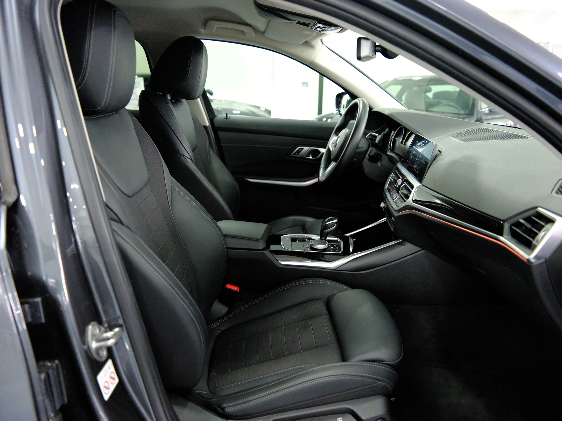 BMW 318d Steptronic Sport Line-image-11