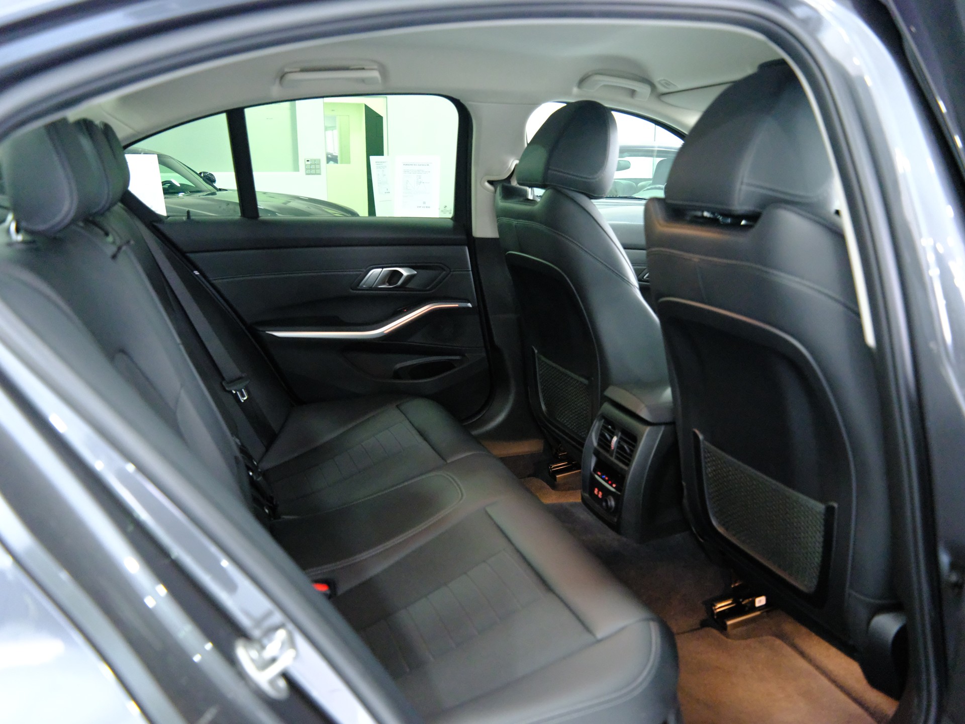 BMW 318d Steptronic Sport Line-image-12