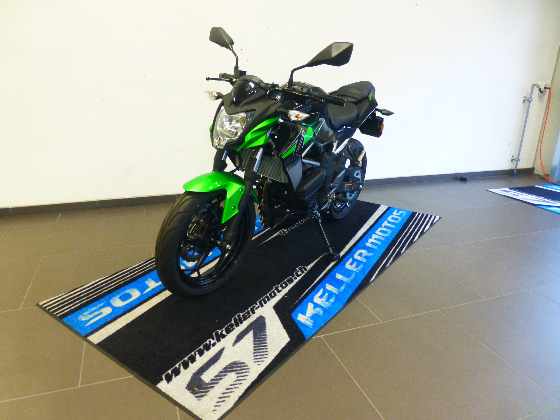 KAWASAKI Z 125-image-4