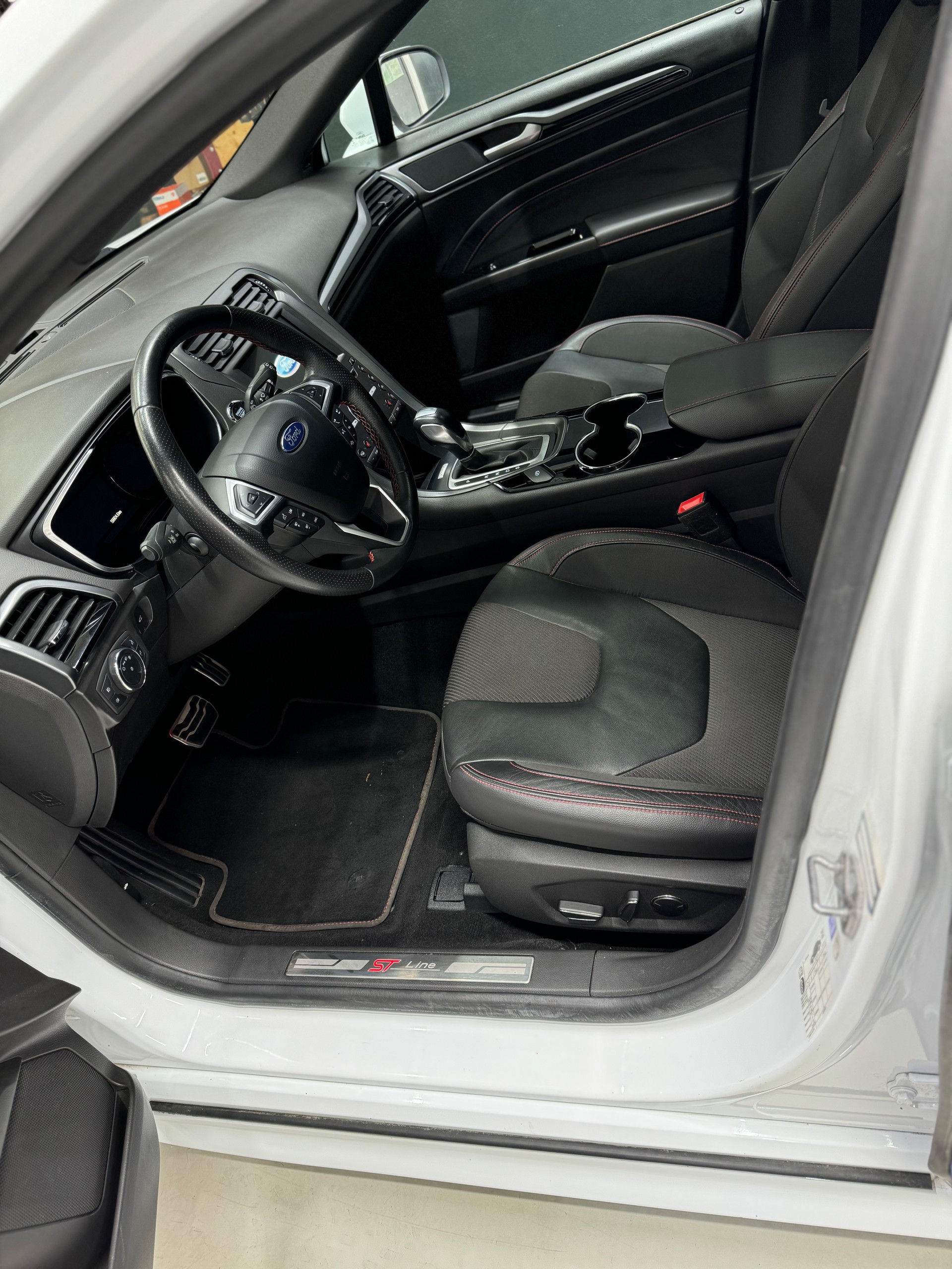 FORD Mondeo 2.0 EcoBoost SCTi ST-Line Automatic-image-5