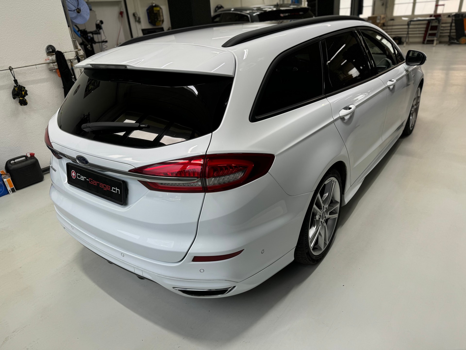 FORD Mondeo 2.0 EcoBoost SCTi ST-Line Automatic-image-2