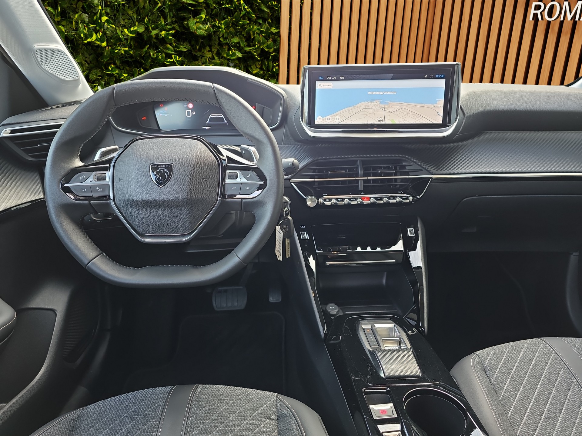 PEUGEOT 208 1.2 PureTech Allure EAT8-image-11