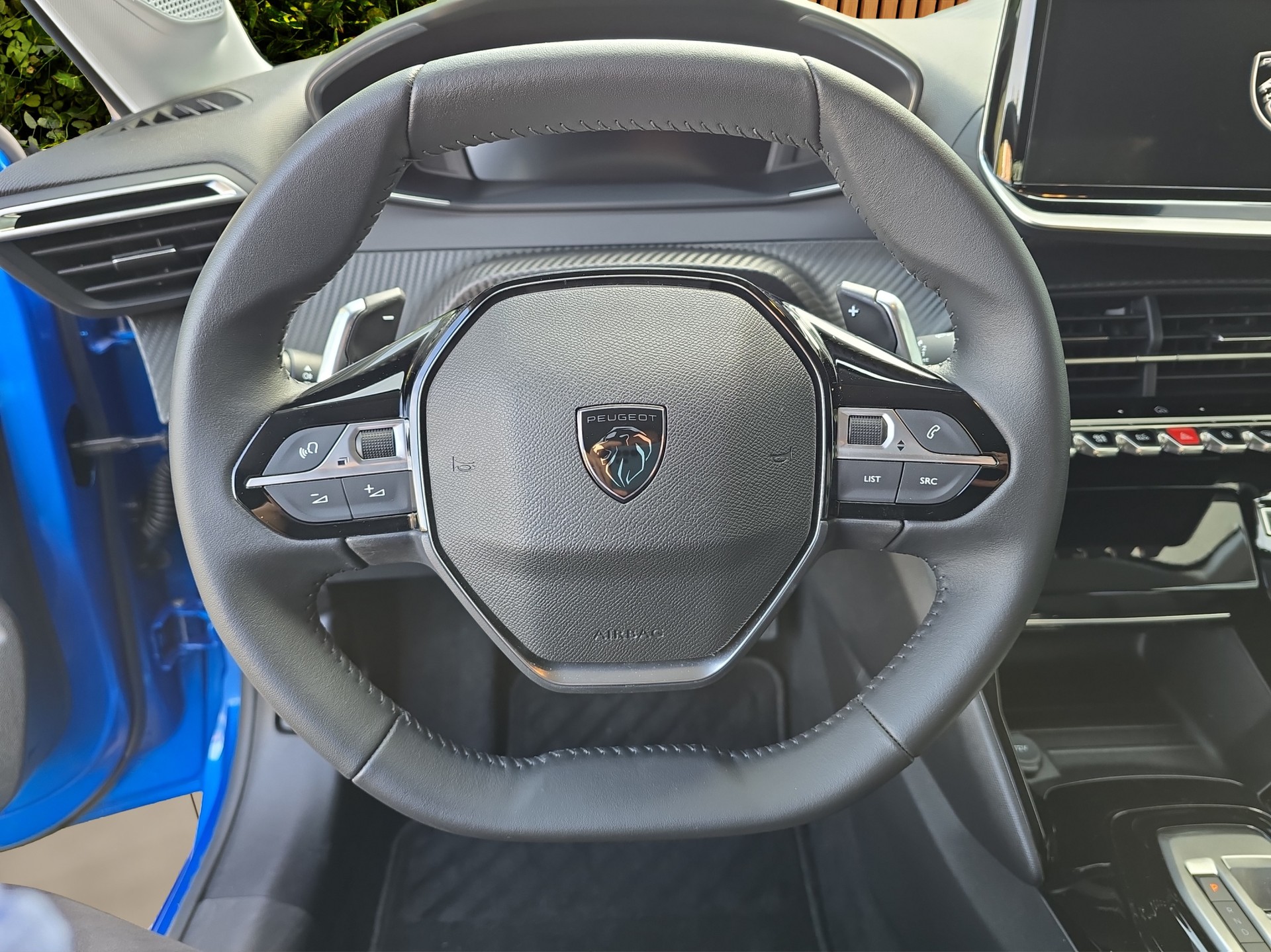 PEUGEOT 208 1.2 PureTech Allure EAT8-image-9