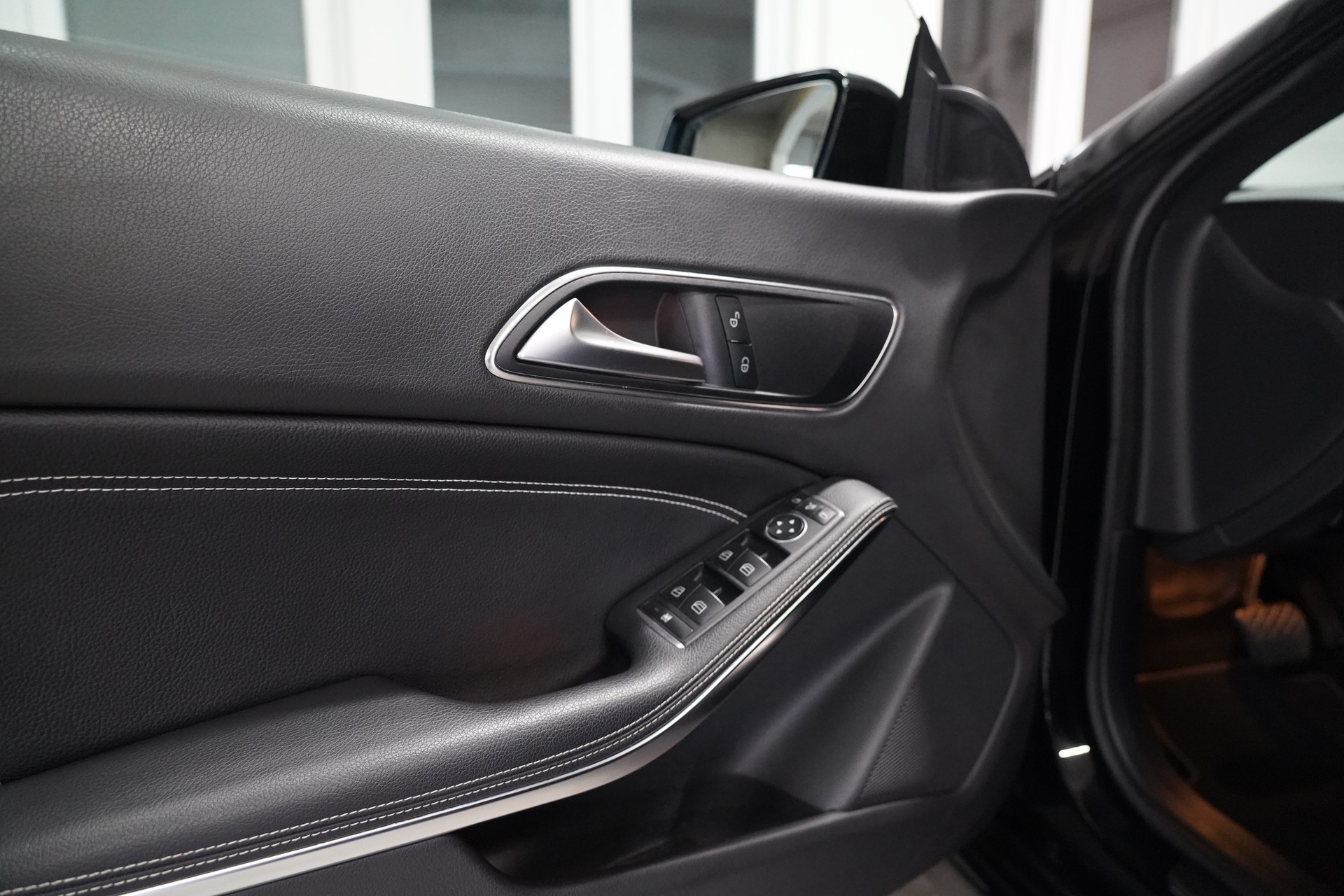 MERCEDES-BENZ CLA Shooting Brake 200 Night Star 7G-DCT-image-12