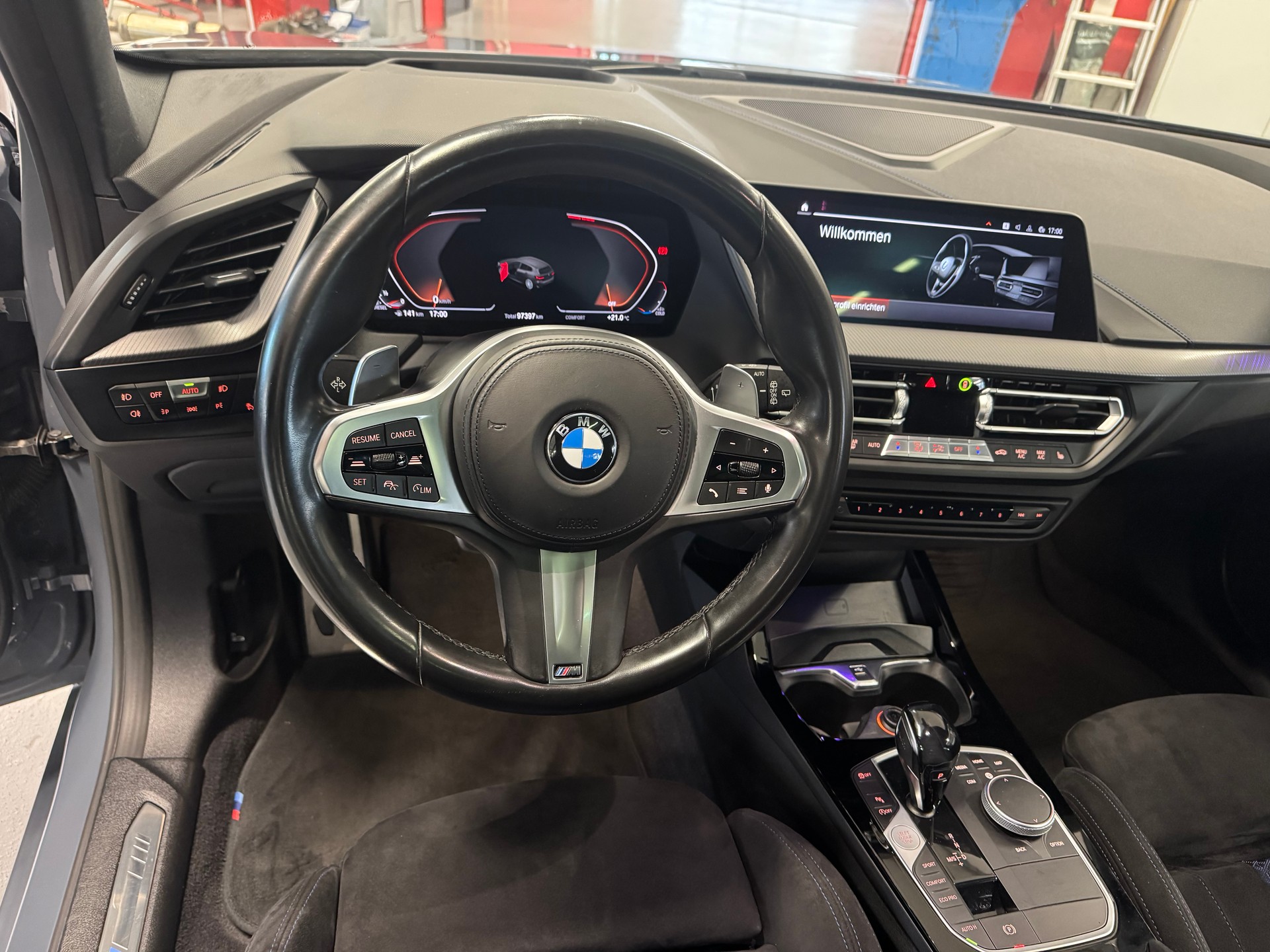 BMW 120d xDrive Steptronic M Sport-image-9