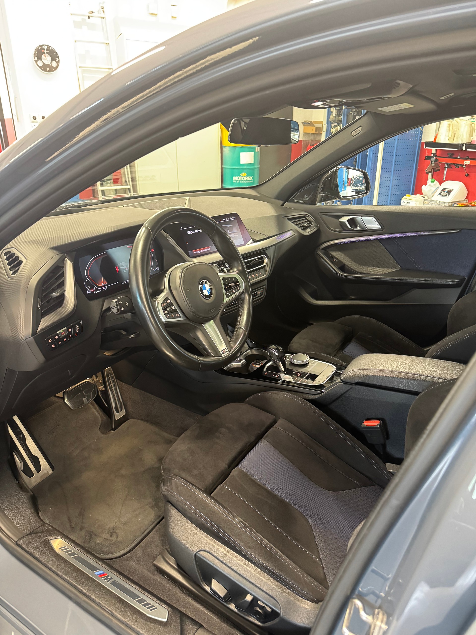 BMW 120d xDrive Steptronic M Sport-image-11