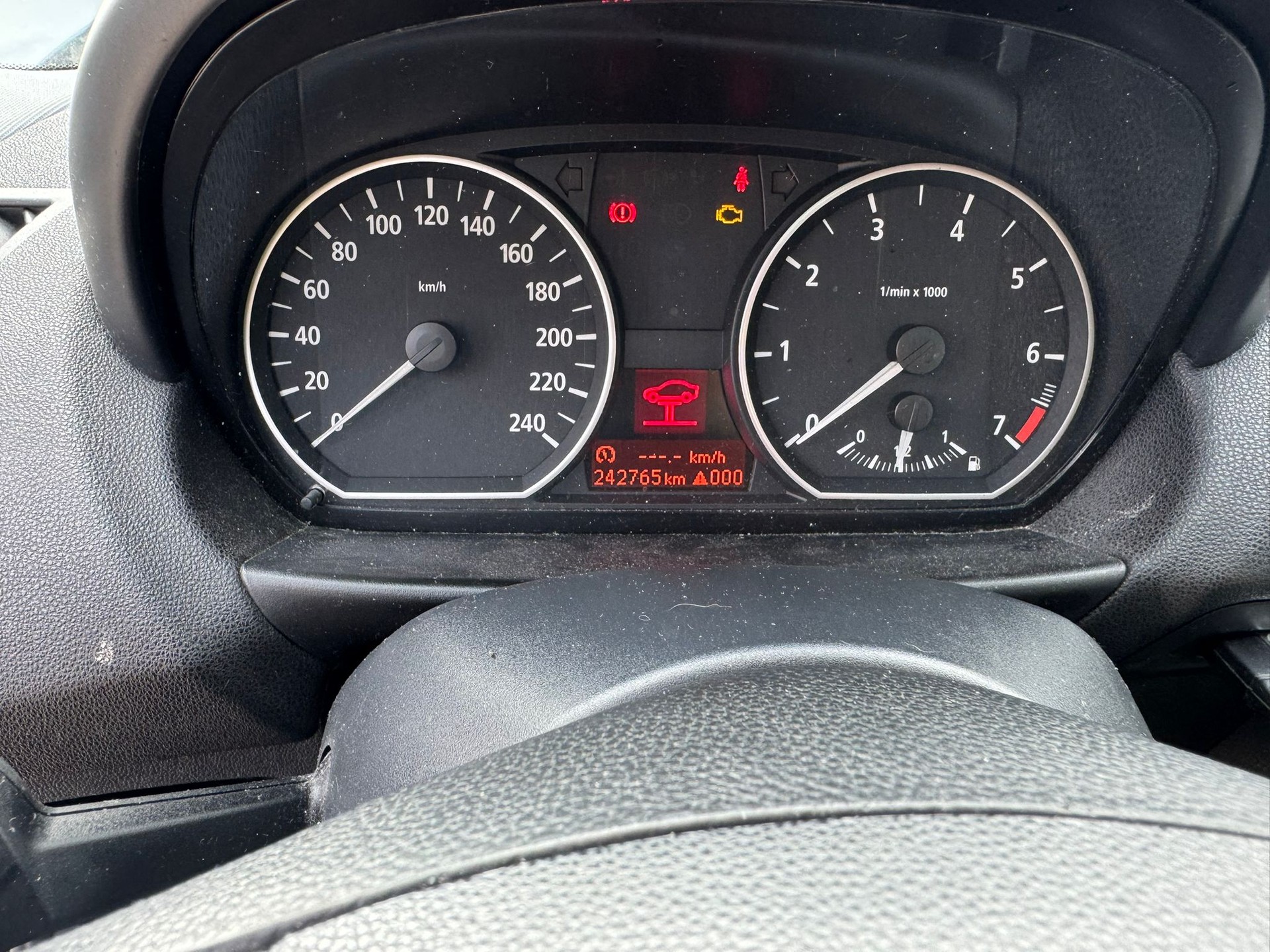 BMW 118i-image-15