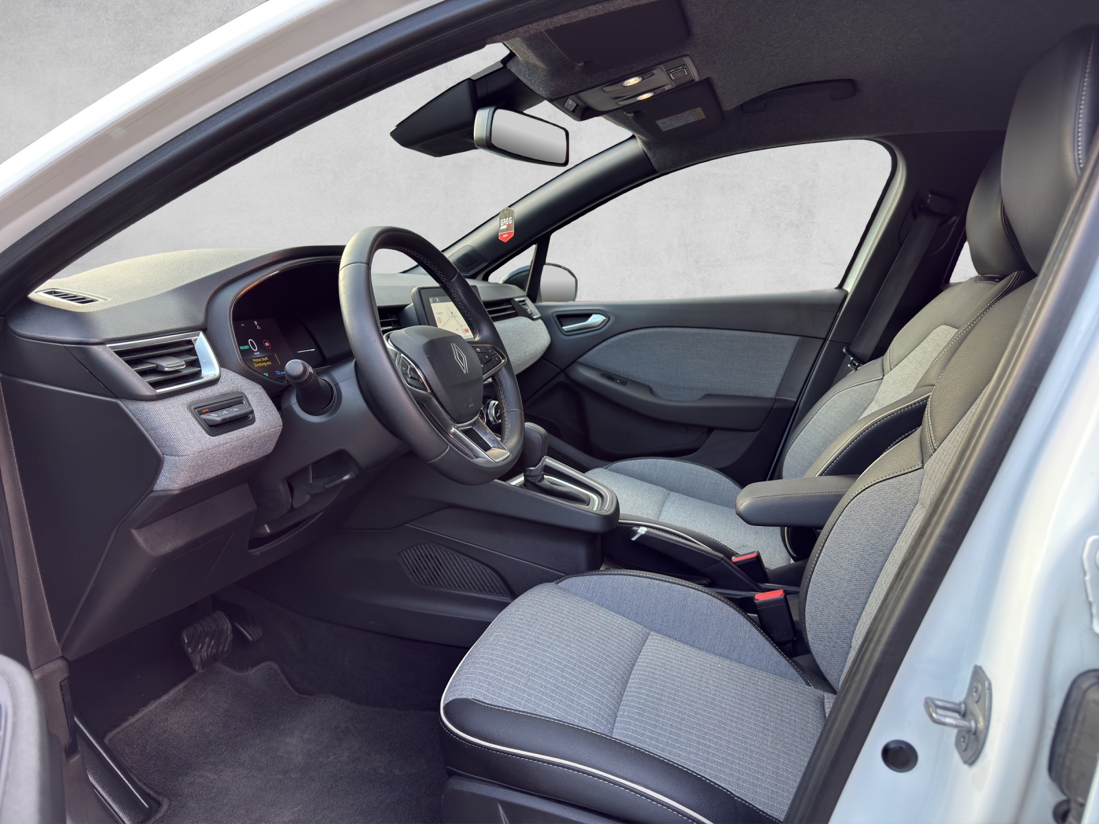 RENAULT Clio 1.6 E-Tech Techno-image-8