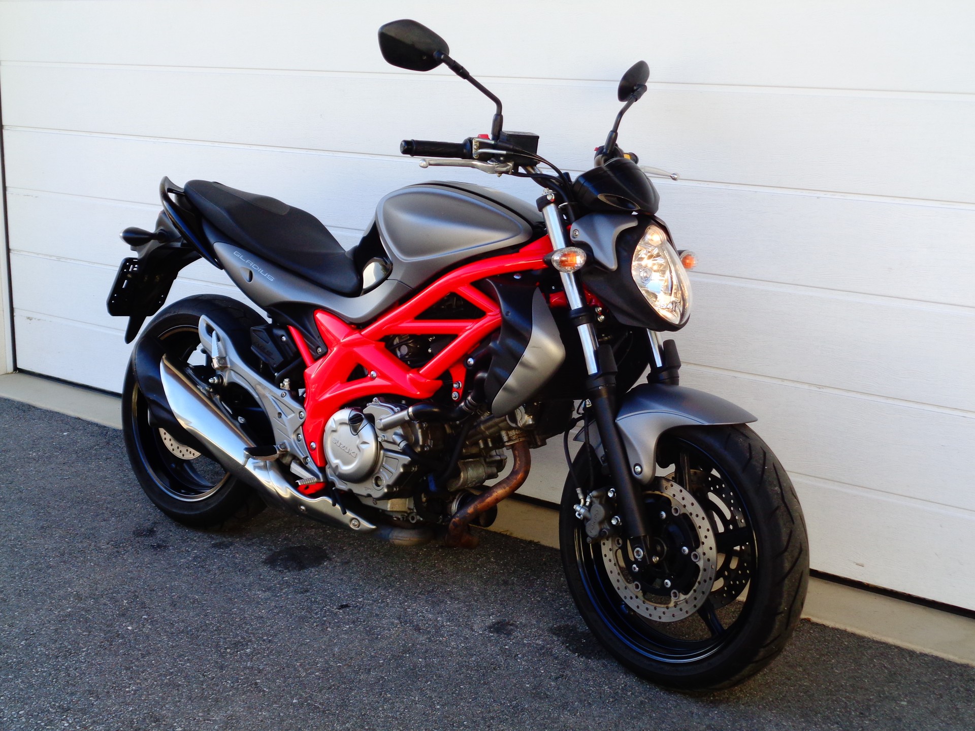 SUZUKI SFV 650 Gladius ABS-image-1