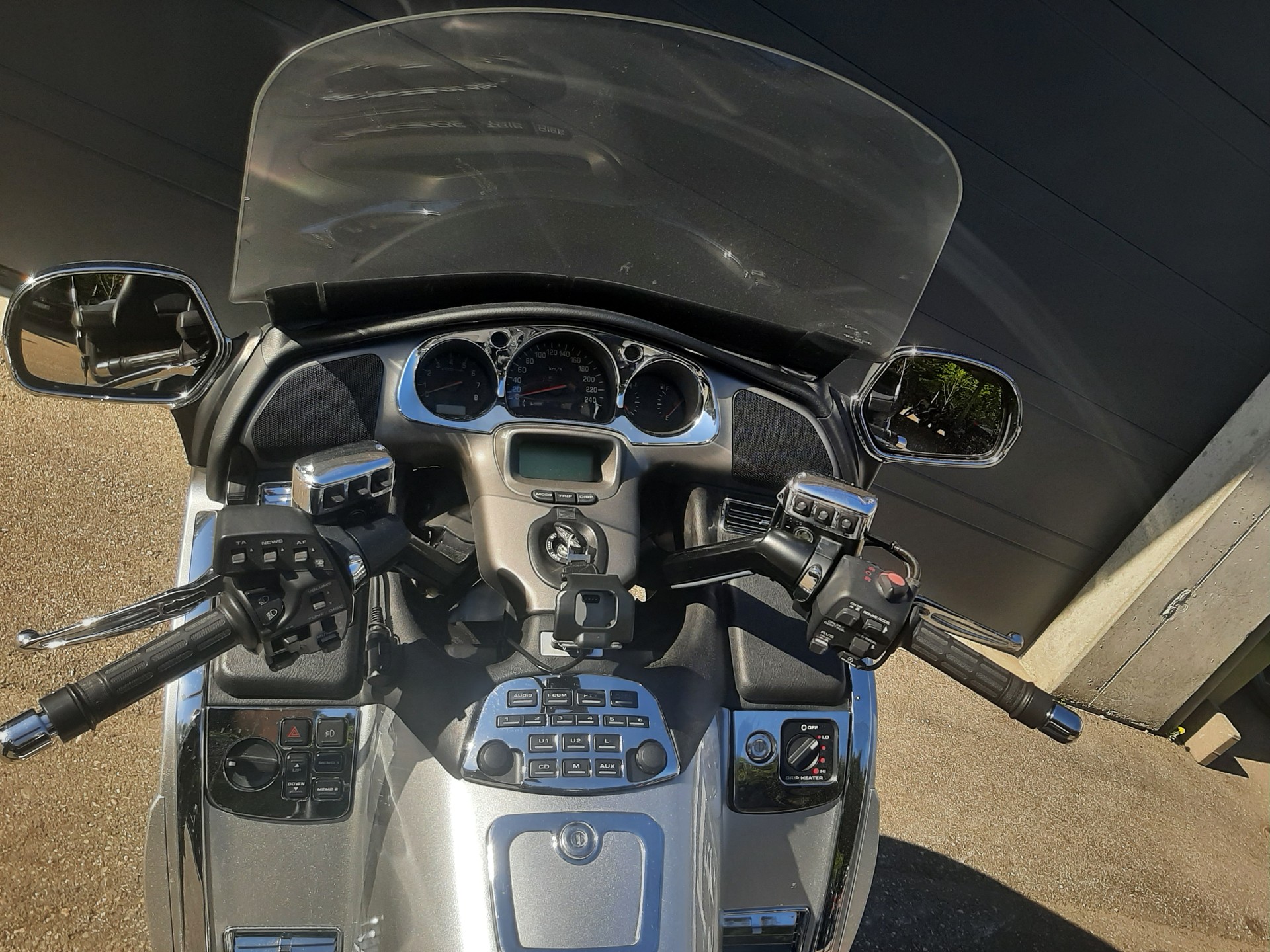 HONDA GL 1800 A Goldwing-image-13