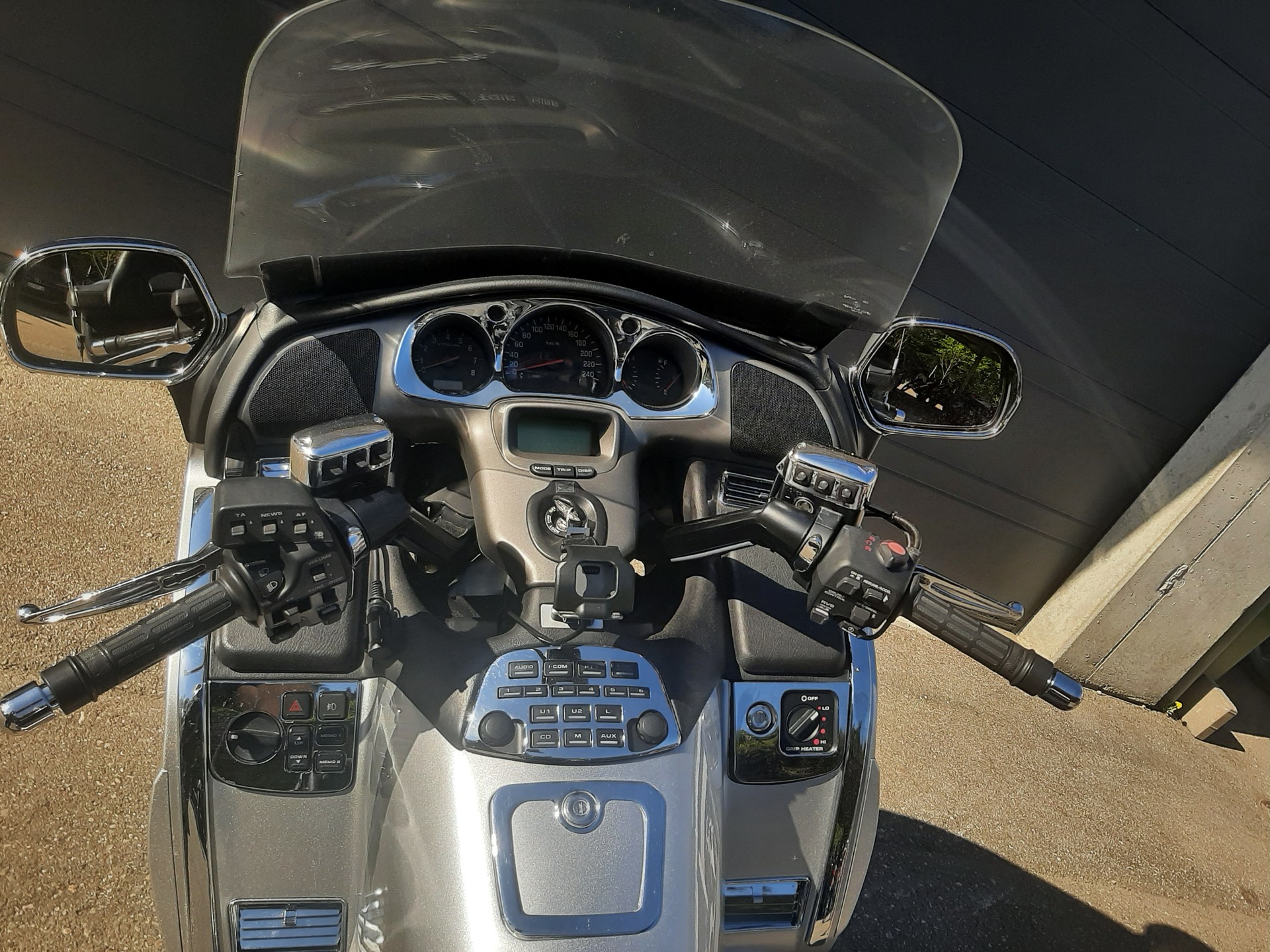HONDA GL 1800 A Goldwing-image-14
