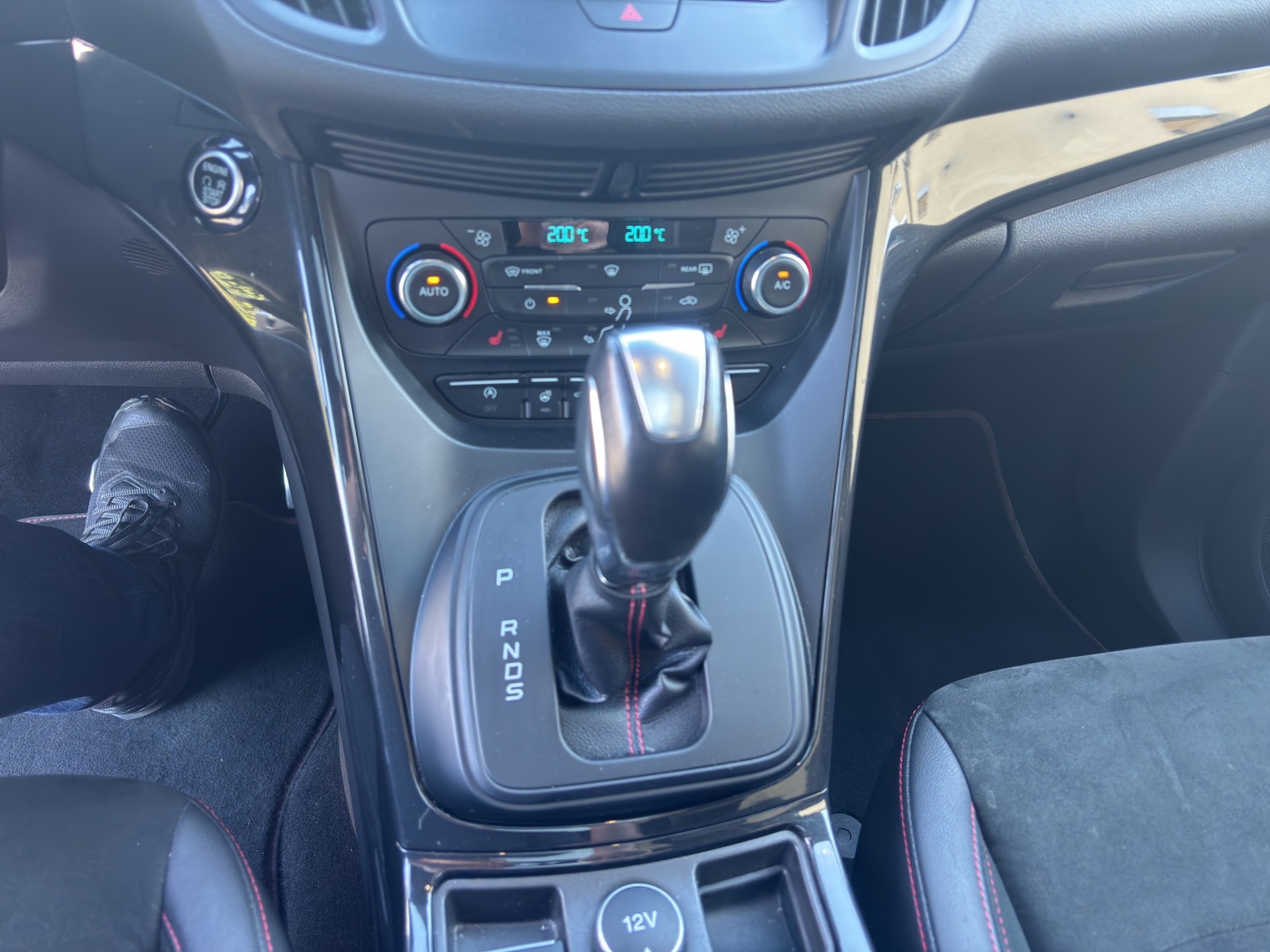 FORD Kuga 2.0 TDCi ST Line High 4WD PowerShift-image-14