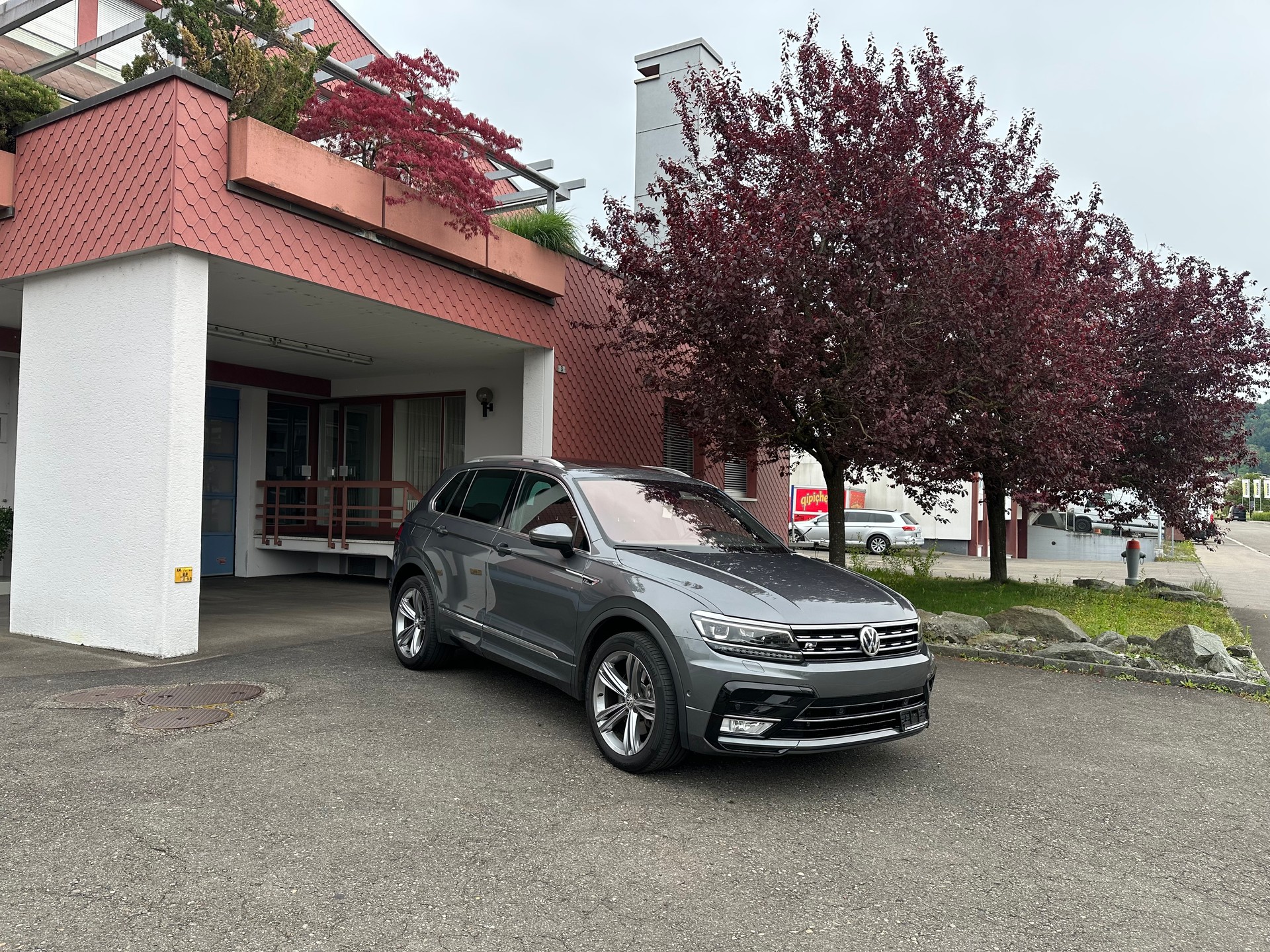 VW Tiguan 2.0 RL 4Motion DSG-image-8