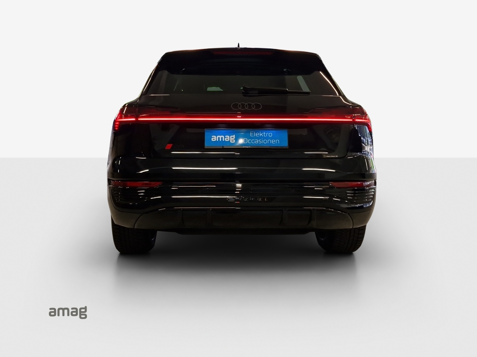AUDI Q8 55 e-tron Black Edition quattro-image-4