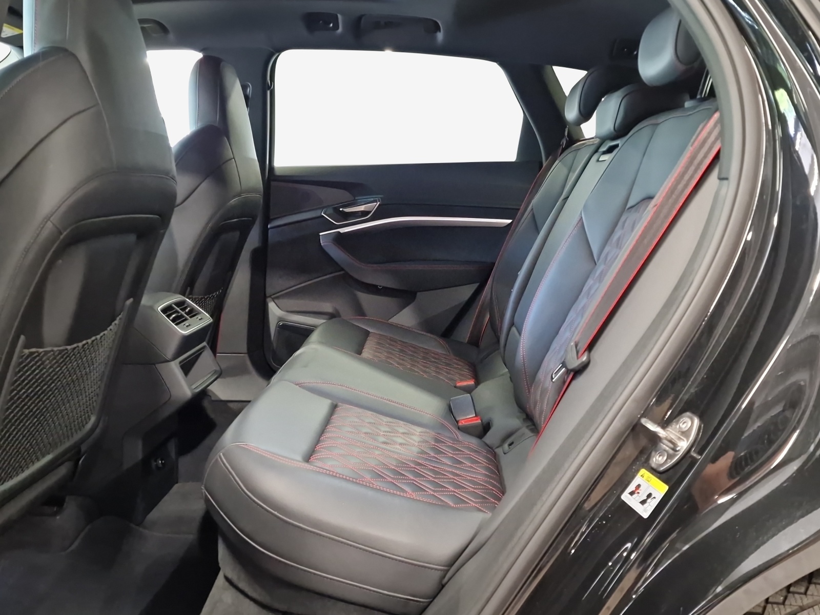 AUDI Q8 55 e-tron Black Edition quattro-image-12