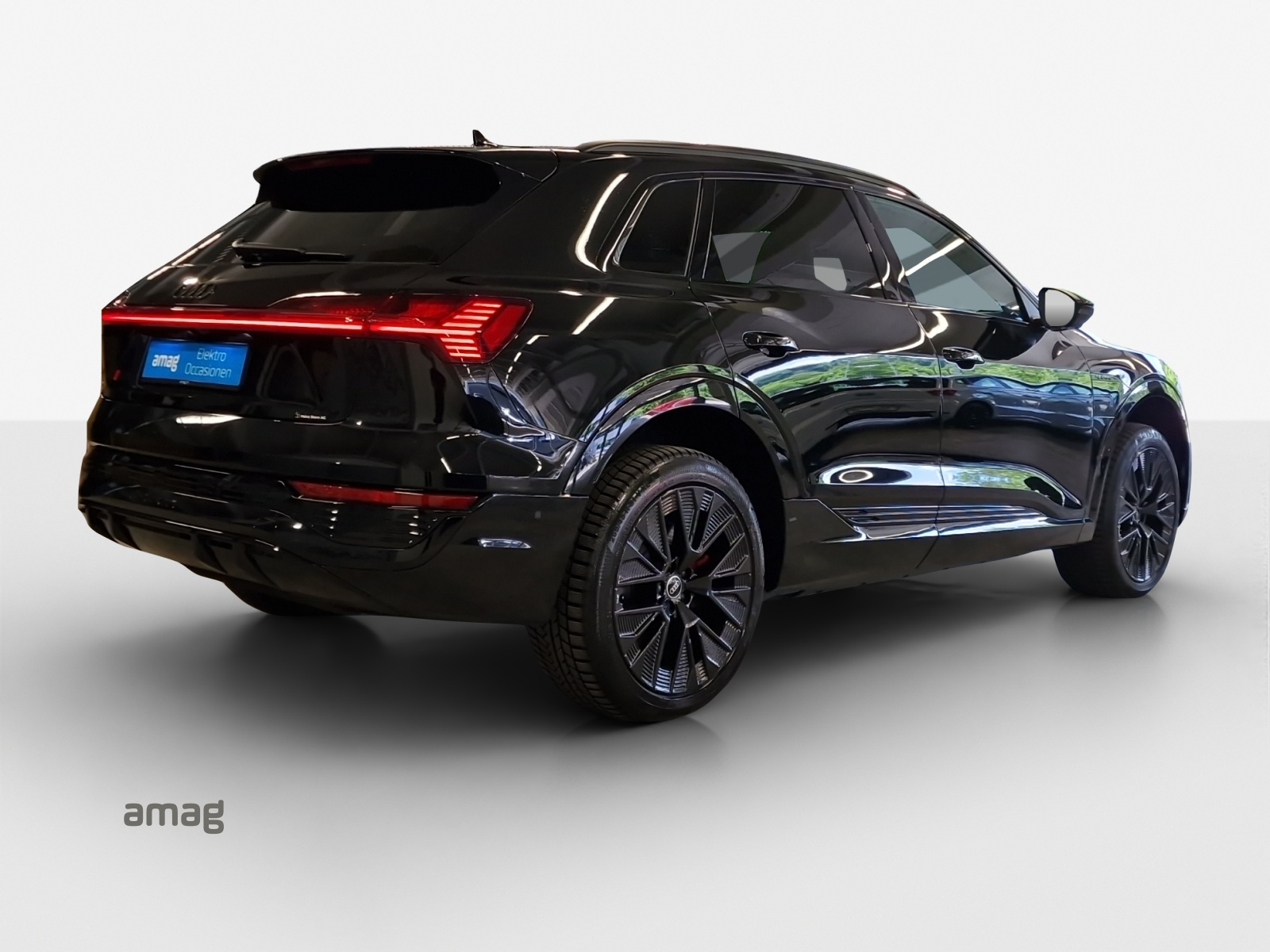 AUDI Q8 55 e-tron Black Edition quattro-image-5