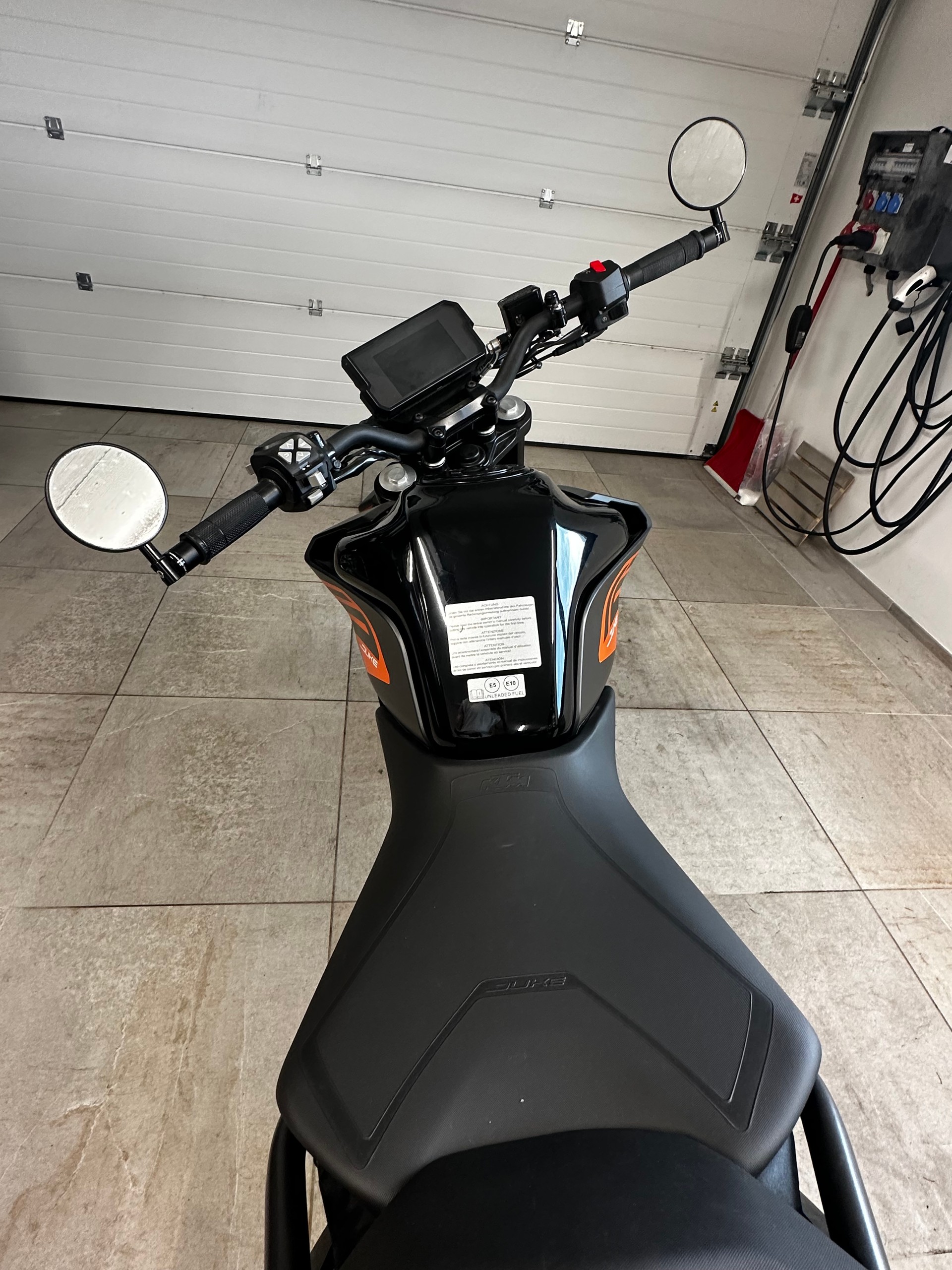 KTM 125 Duke-image-3