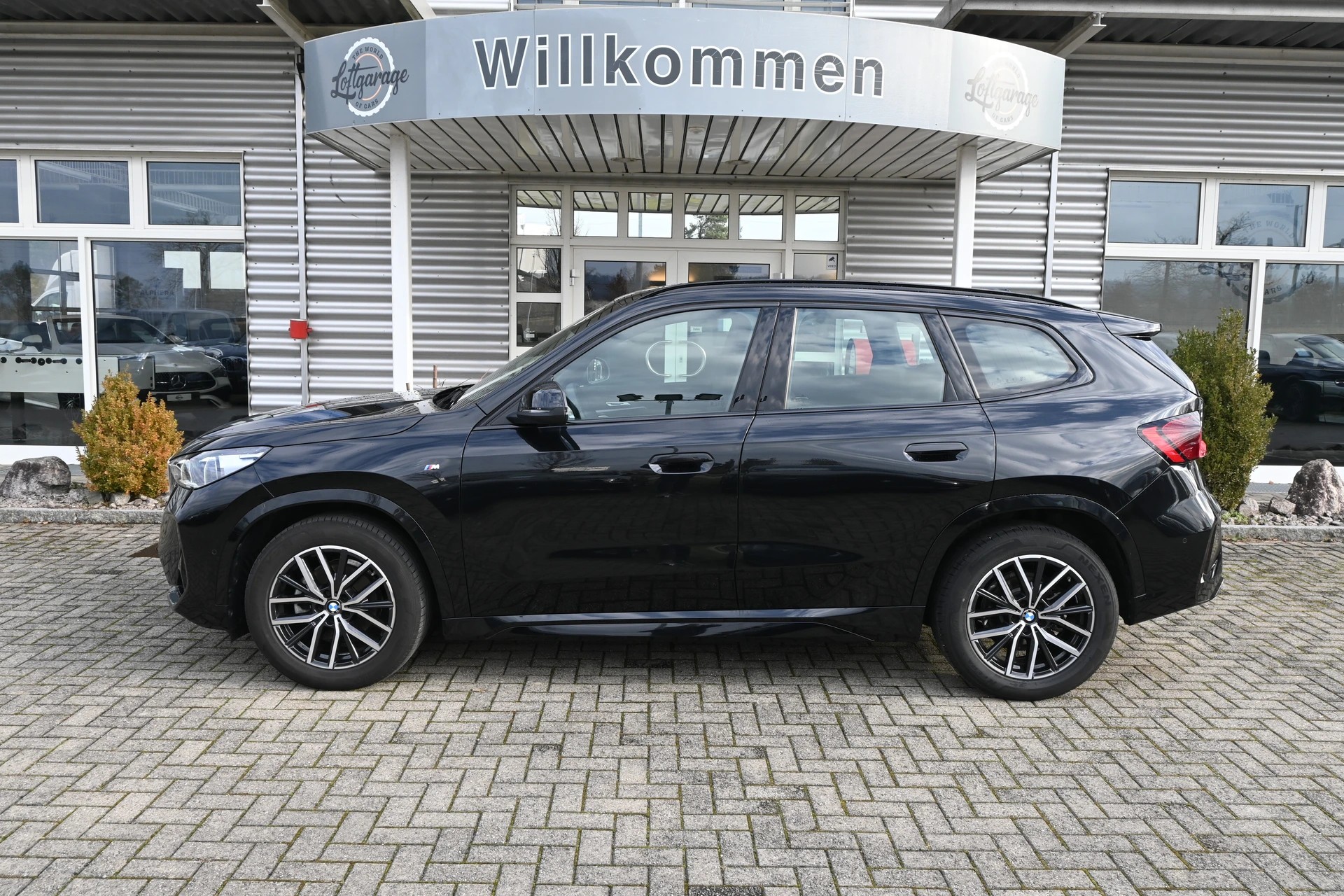 BMW X1 sDrive 18i M Sport Automat + Werksgarantie 05.2027-image-4