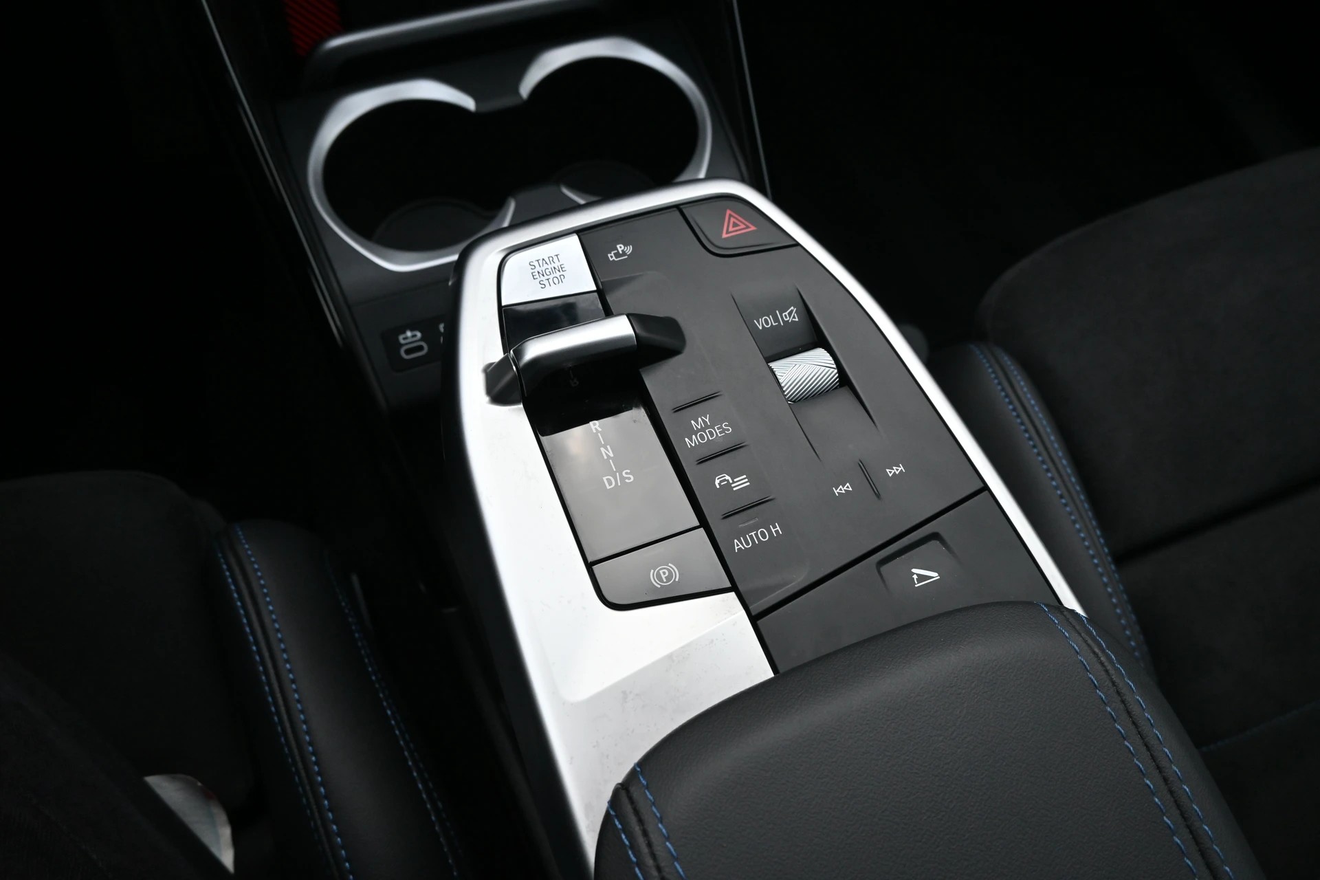 BMW X1 sDrive 18i M Sport Automat + Werksgarantie 05.2027-image-20