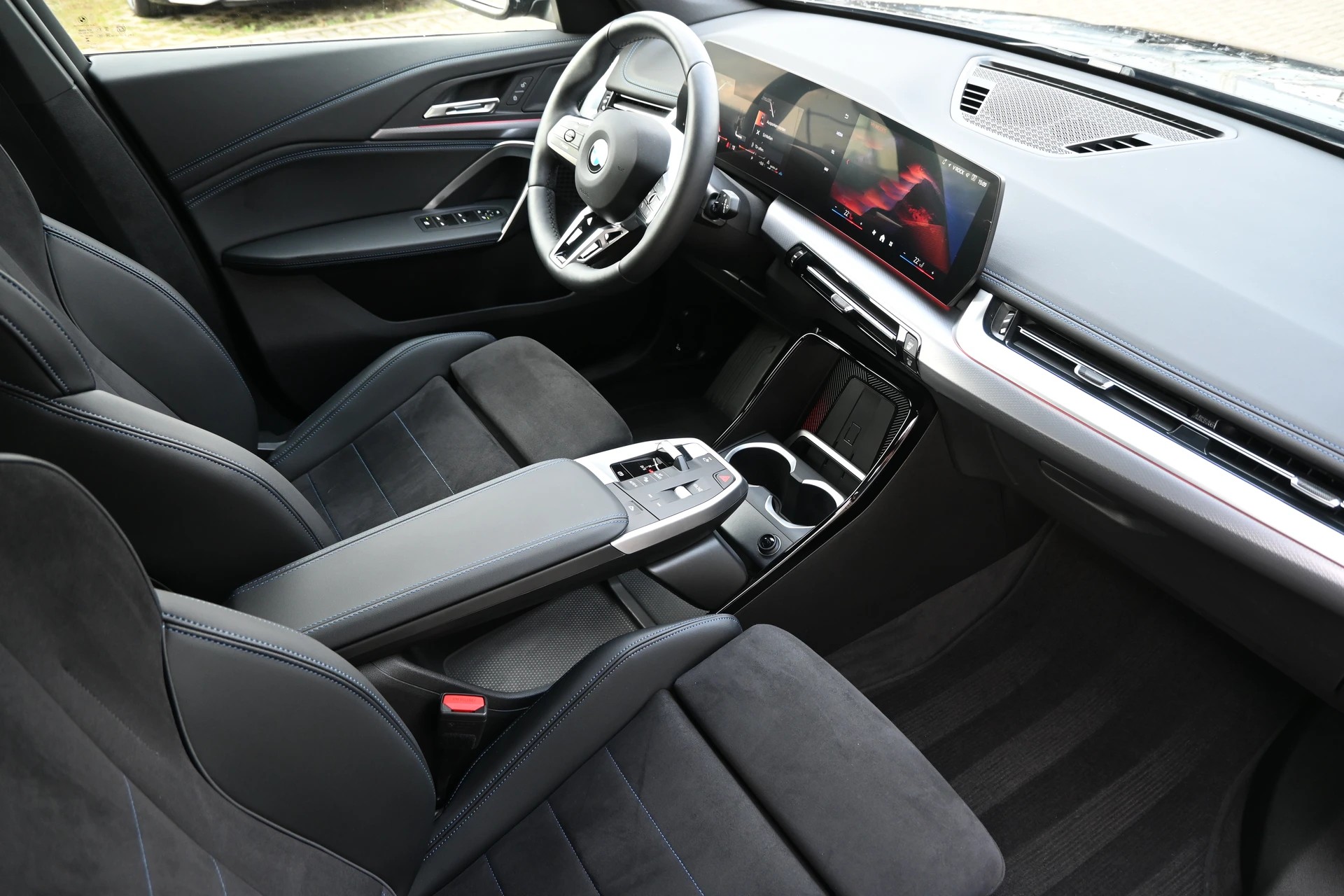 BMW X1 sDrive 18i M Sport Automat + Werksgarantie 05.2027-image-11