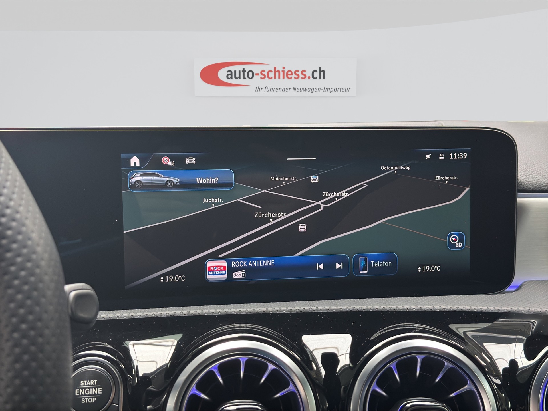 MERCEDES-BENZ A 200 7G-DCT AMG Line Night-image-11