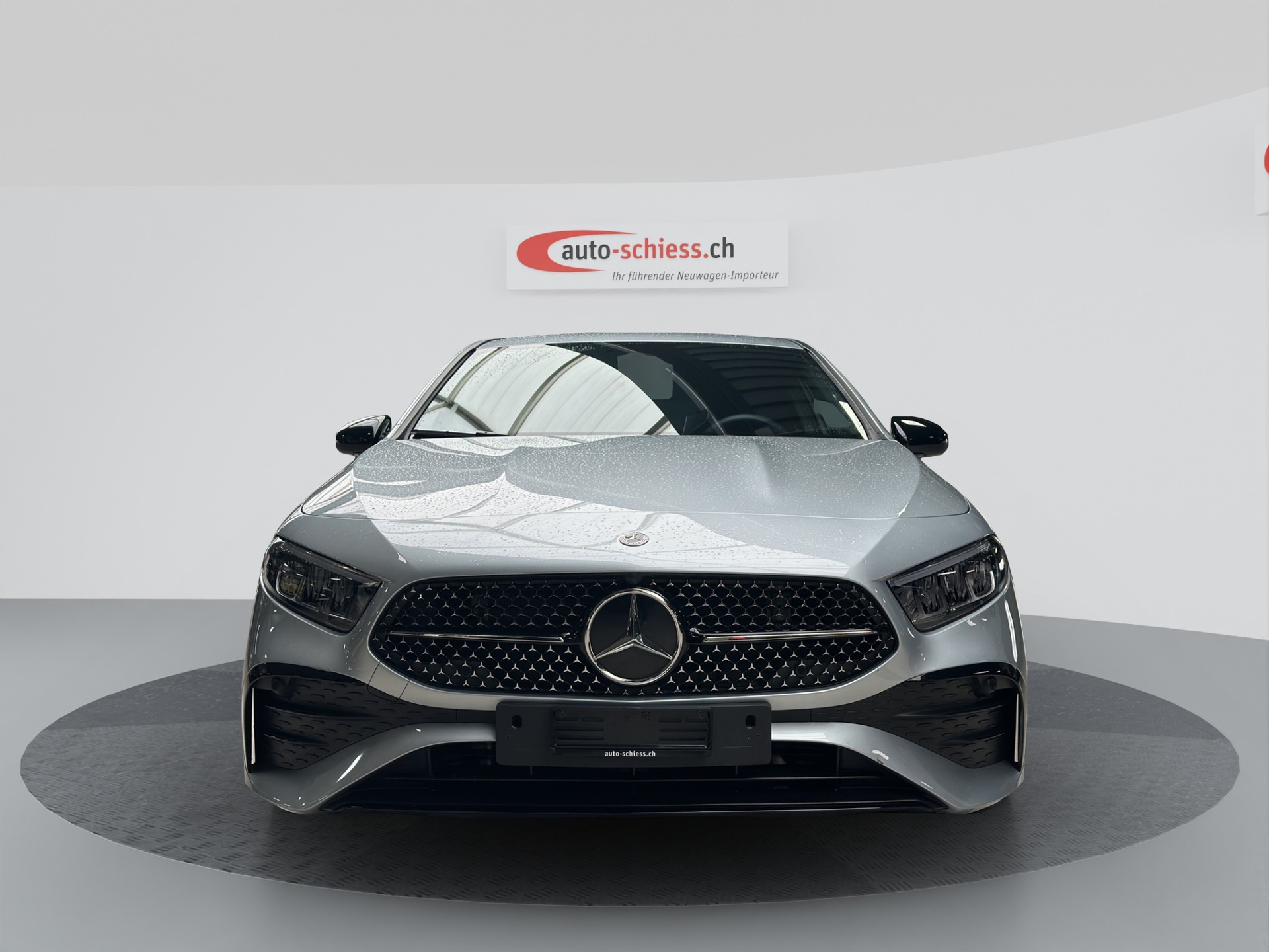 MERCEDES-BENZ A 200 7G-DCT AMG Line Night-showroom-element-1