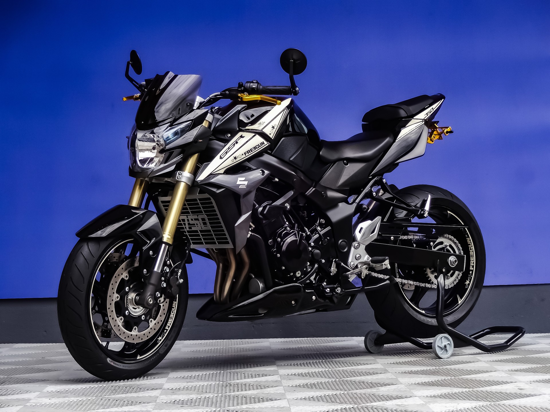 SUZUKI GSR 750 ABS Freegun-image-4