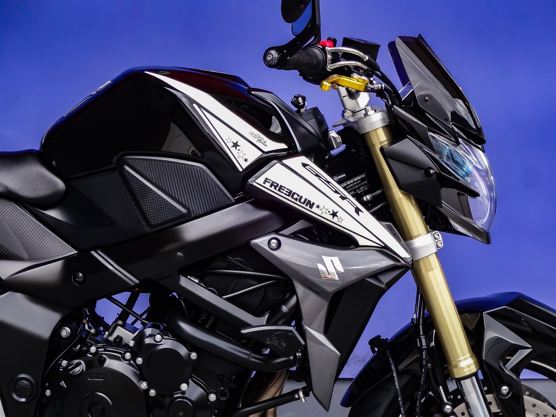 SUZUKI GSR 750 ABS Freegun-image-9