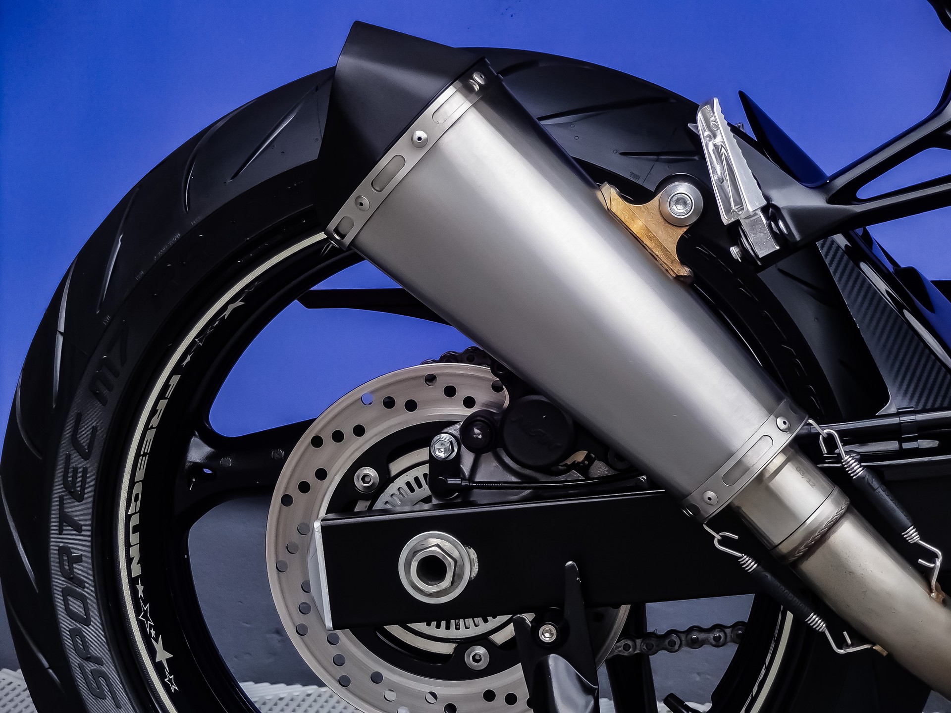 SUZUKI GSR 750 ABS Freegun-image-11