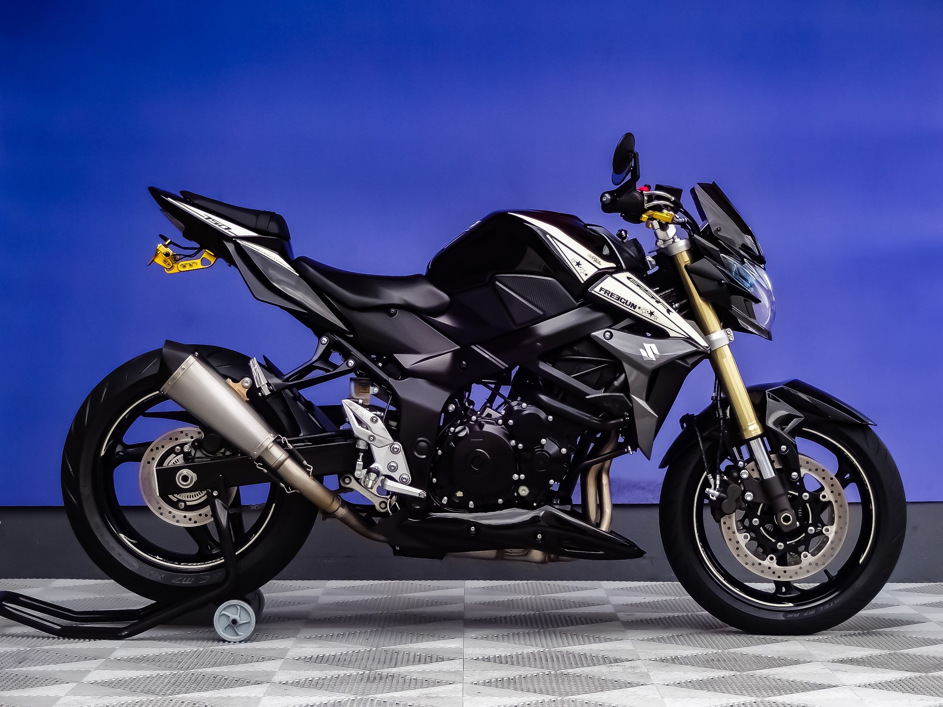 SUZUKI GSR 750 ABS Freegun-image-0