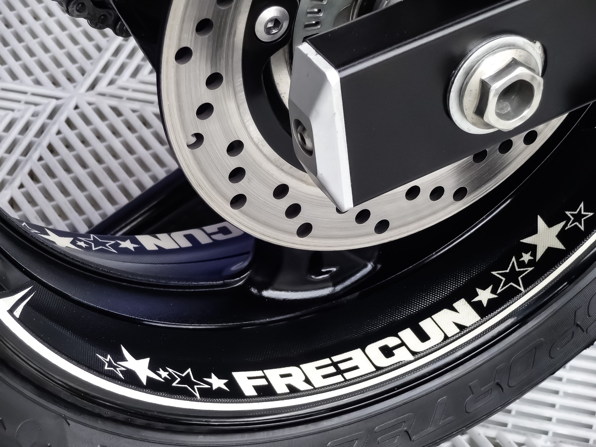 SUZUKI GSR 750 ABS Freegun-image-10