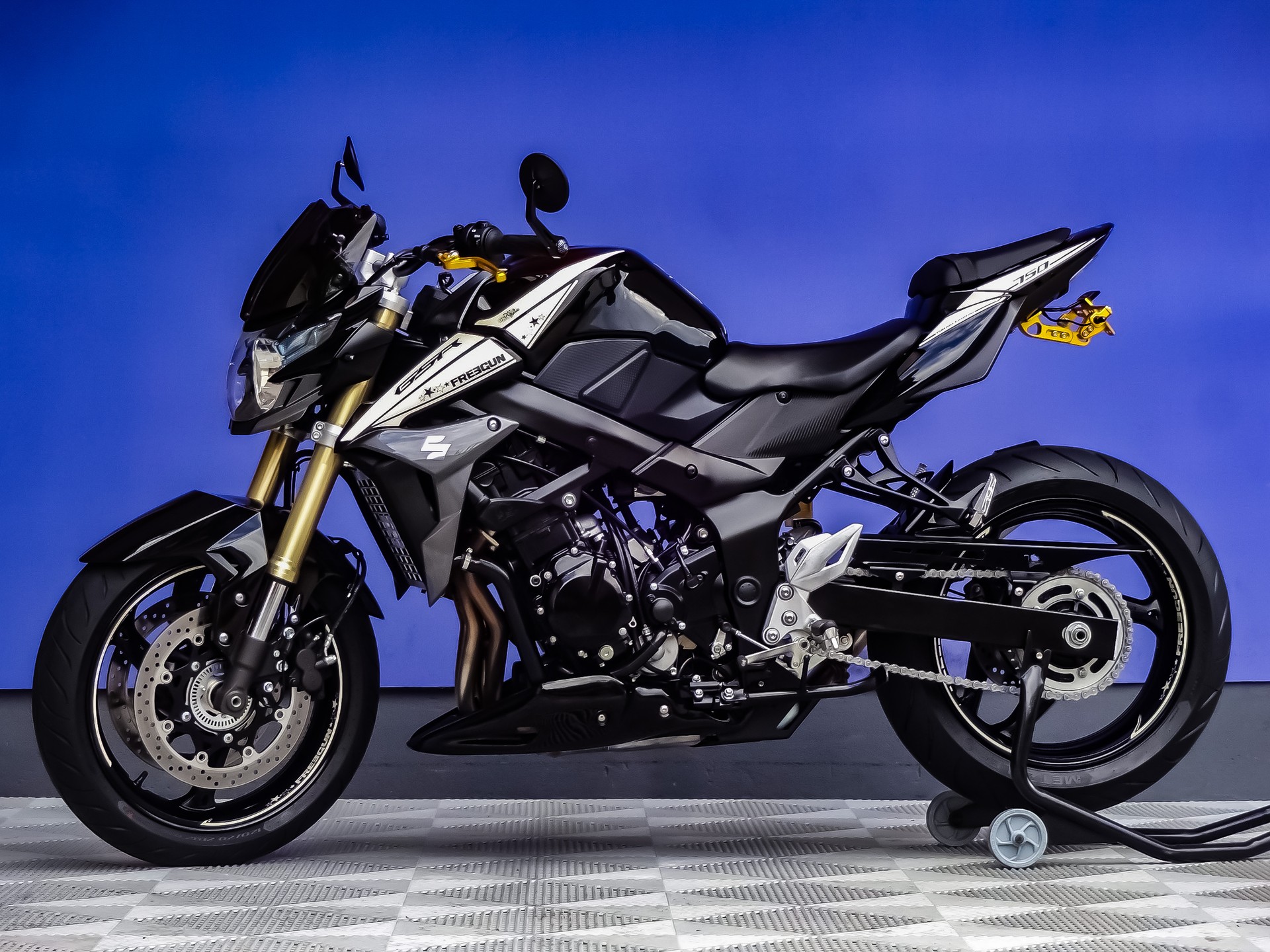 SUZUKI GSR 750 ABS Freegun-image-5