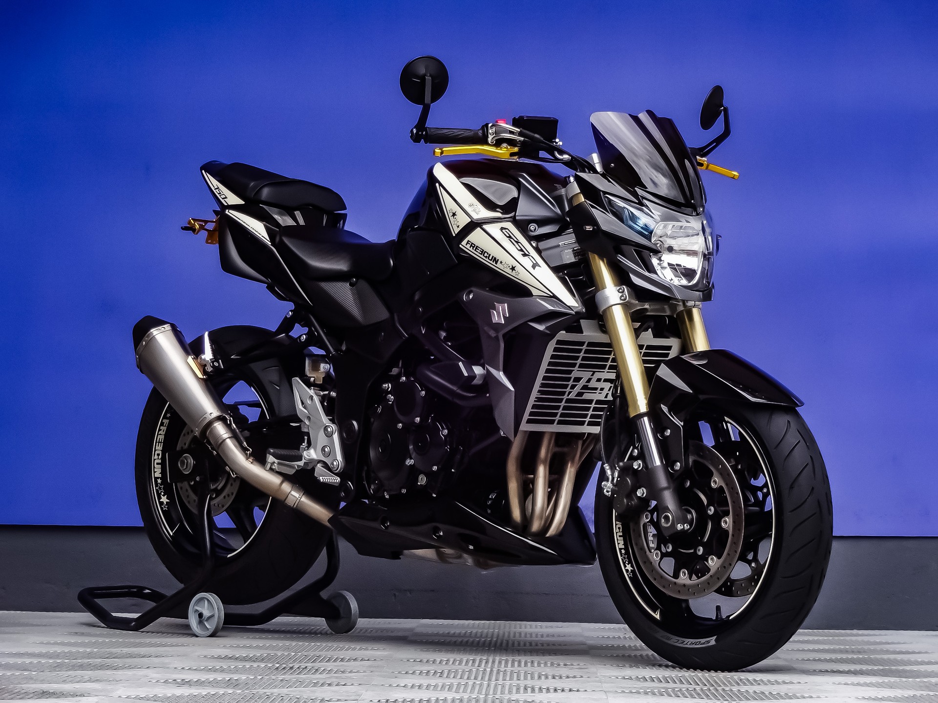 SUZUKI GSR 750 ABS Freegun-image-2