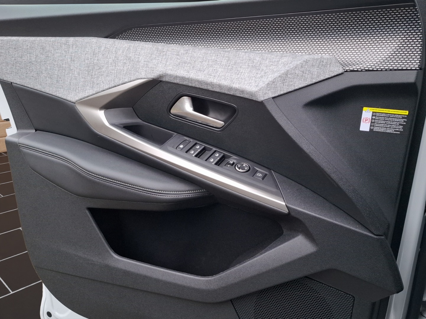 PEUGEOT 3008 145 e-DCS GT-image-12