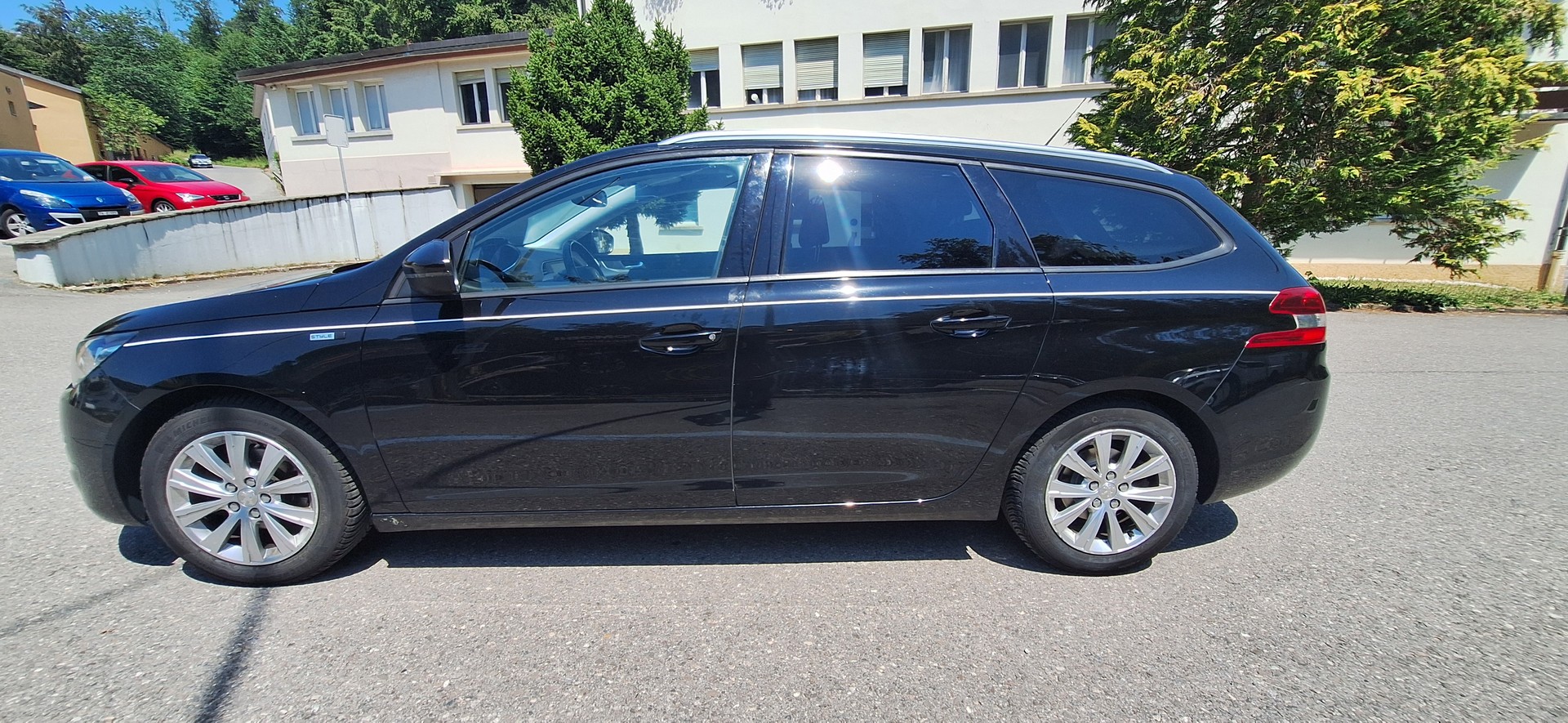 PEUGEOT 308 SW 1.2 THP Style Automatic-showroom-element-2