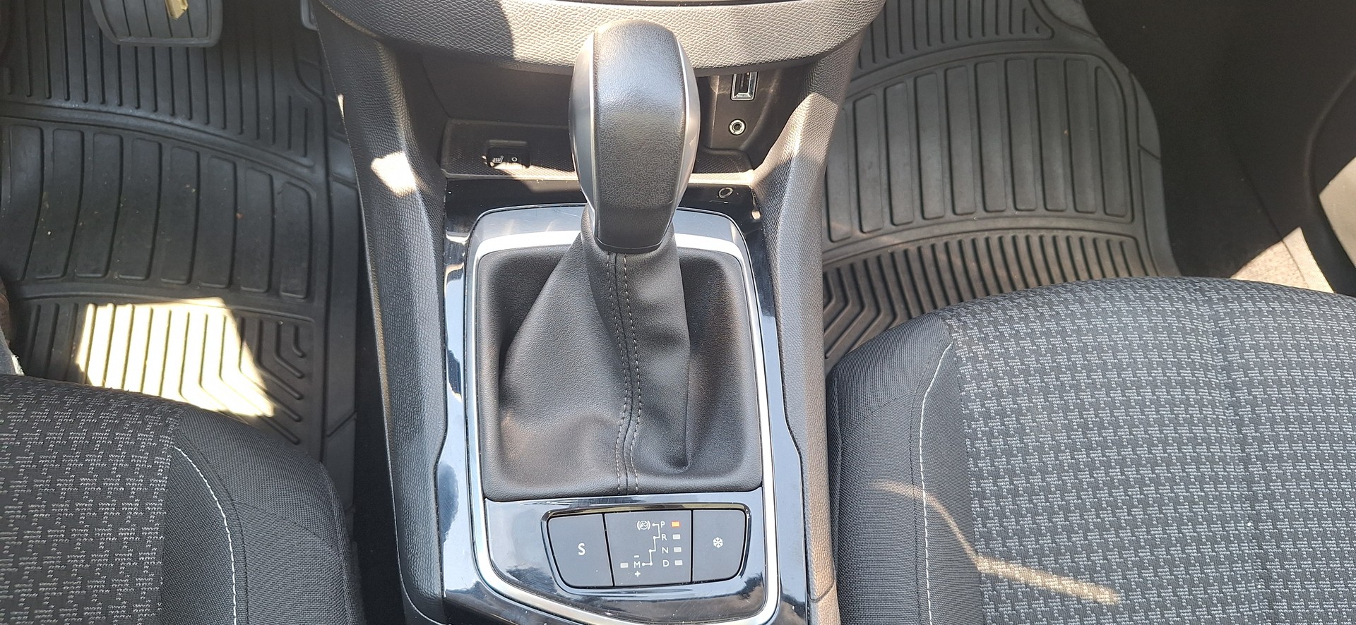 PEUGEOT 308 SW 1.2 THP Style Automatic-image-26