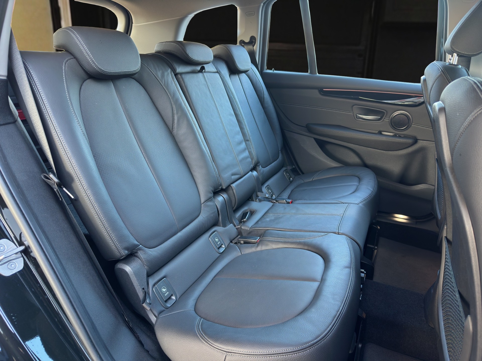 BMW 216d Gran Tourer DKG Luxury Line-image-12