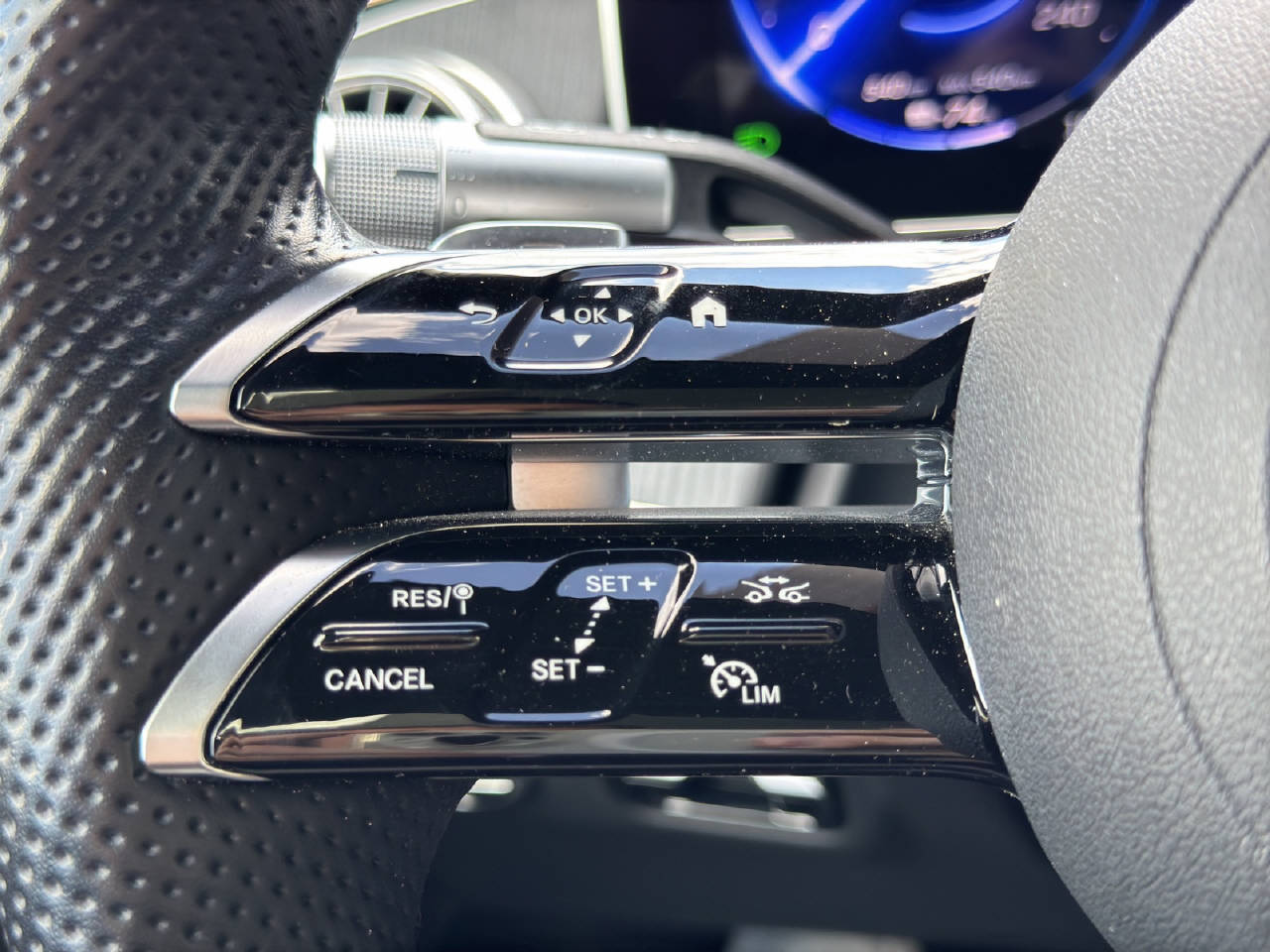 MERCEDES-BENZ EQS 450+ AMG Line-image-11