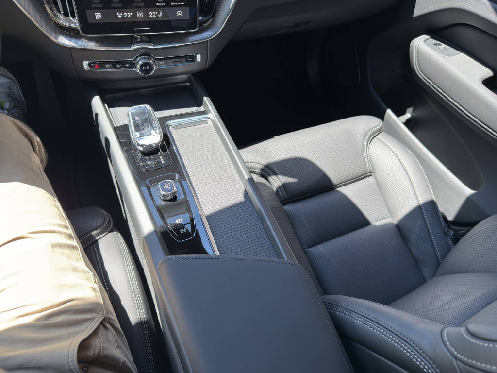 VOLVO XC60 2.0 T8 TE Ultra Dark eAWD-image-13