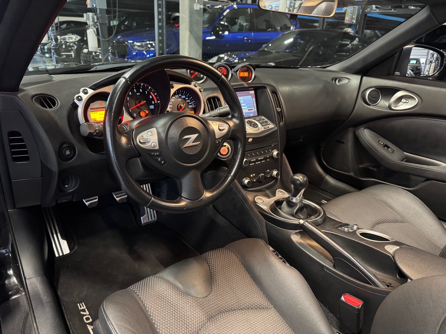 NISSAN 370 Z Roadster-image-7