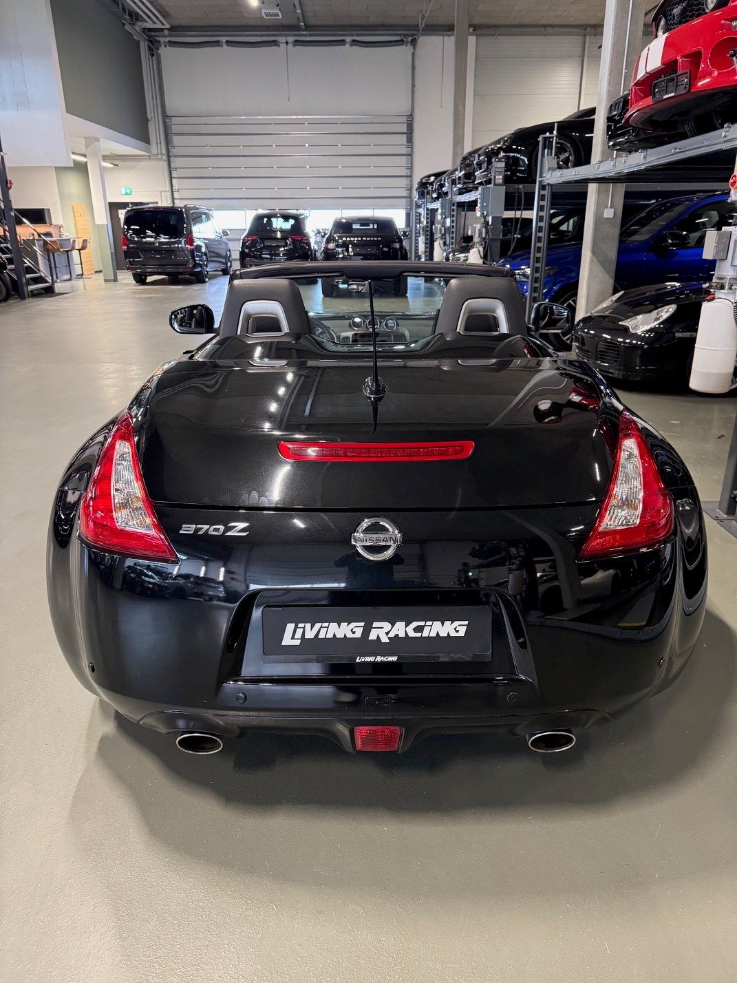 NISSAN 370 Z Roadster-image-3