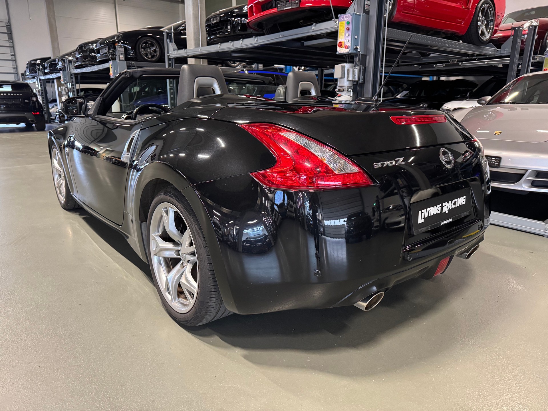 NISSAN 370 Z Roadster-image-2
