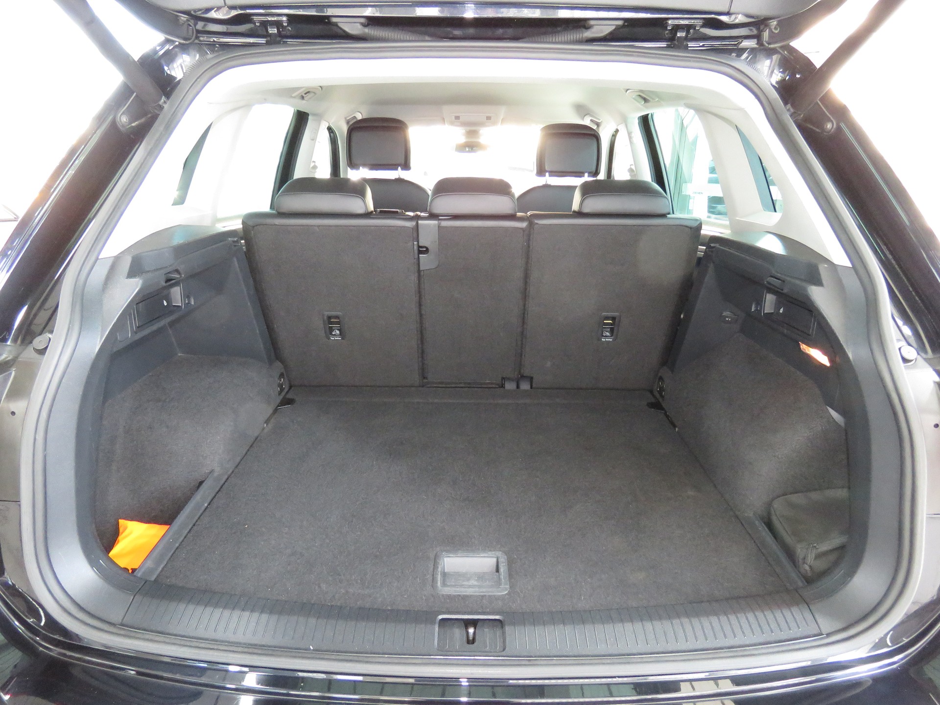 VW Tiguan 2.0TSI Highline 4-Motion-image-9