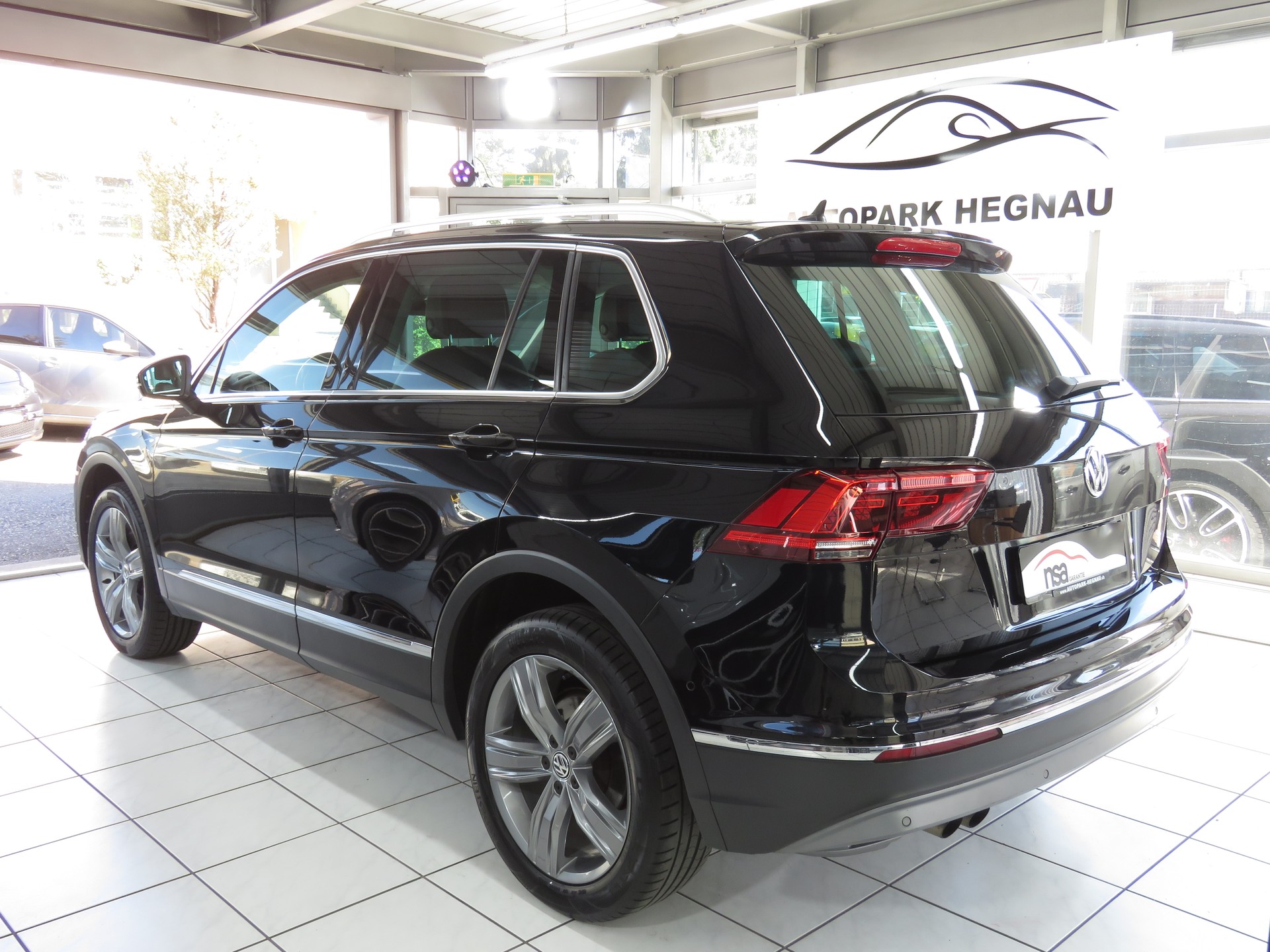 VW Tiguan 2.0TSI Highline 4-Motion-image-5