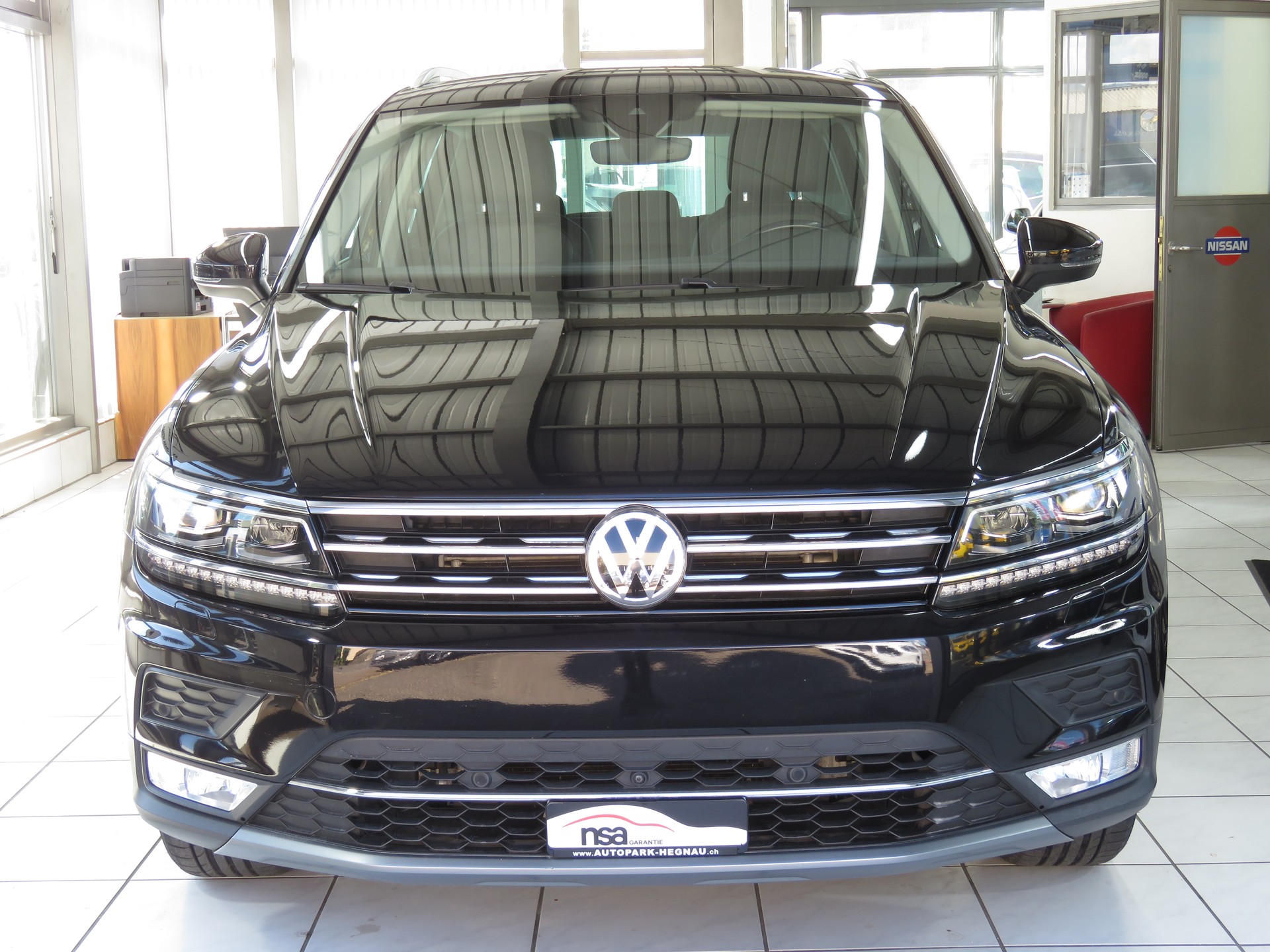 VW Tiguan 2.0TSI Highline 4-Motion-showroom-element-1