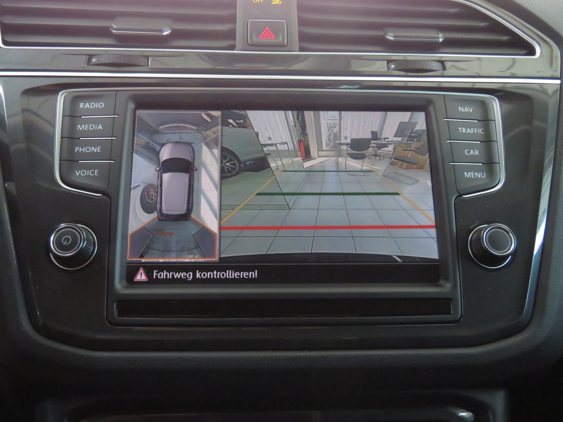 VW Tiguan 2.0TSI Highline 4-Motion-image-16