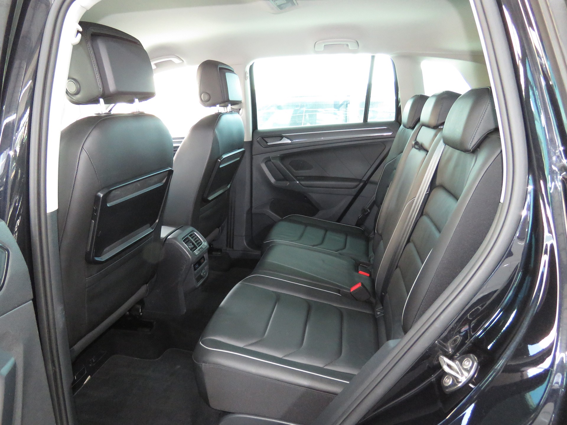 VW Tiguan 2.0TSI Highline 4-Motion-image-8